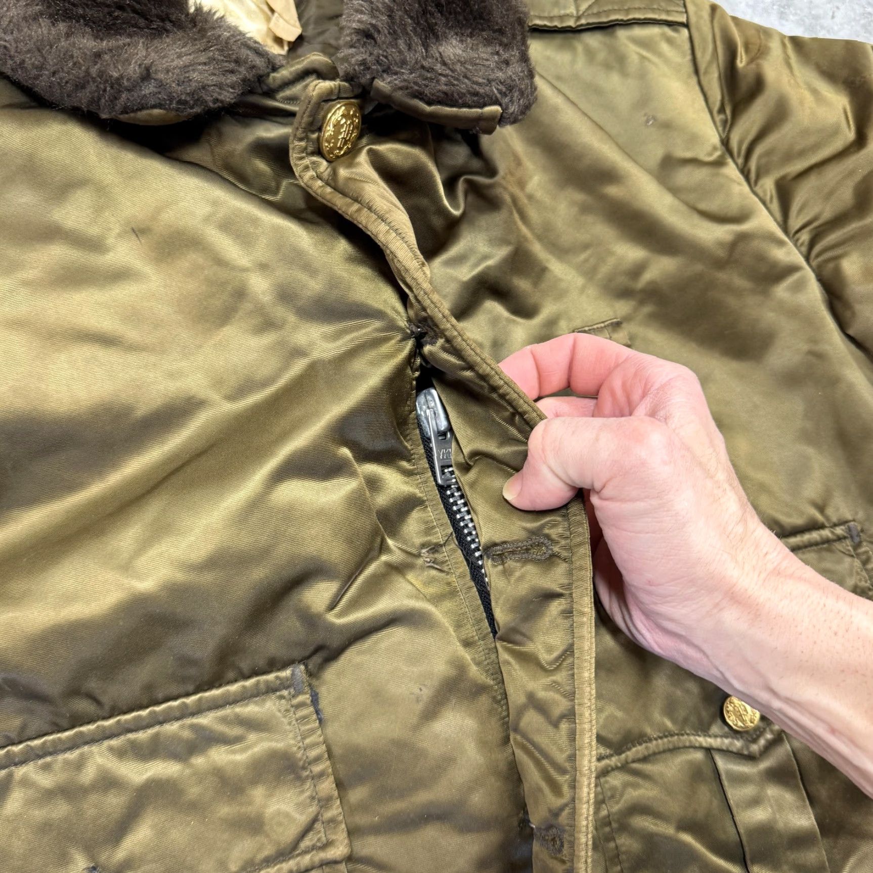 Vintage VINTAGE Fechheimer Bros. Co. Jacket Mens 44 Nylon Bomber Green Fur Collar Insulated Full Zip Size US S / EU 44-46 / 1 - 3 Thumbnail