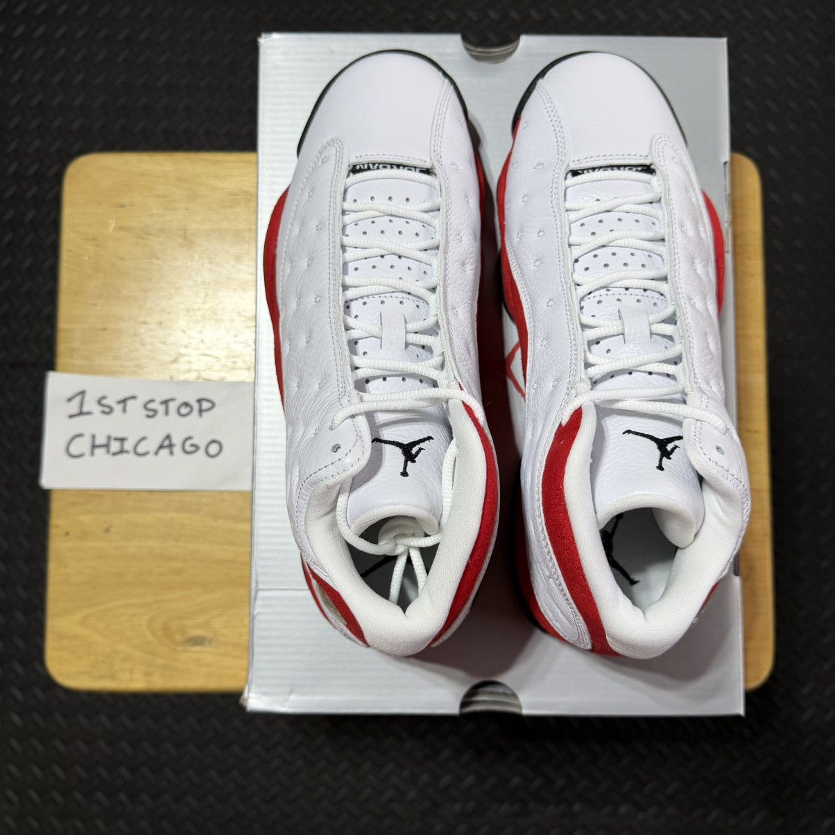 Jordan Brand Nike Air Jordan 13 Retro Chicago Red 2026 414571-102 9.5 NEW Size US 9.5 / EU 42-43 - 5 Thumbnail
