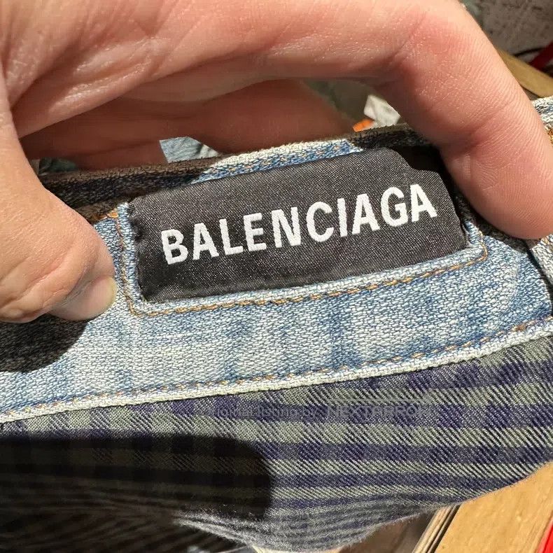 Balenciaga Balenciaga size M Fake Two-Piece Shirt and Water-Washed Wi Size US 27 - 6 Thumbnail