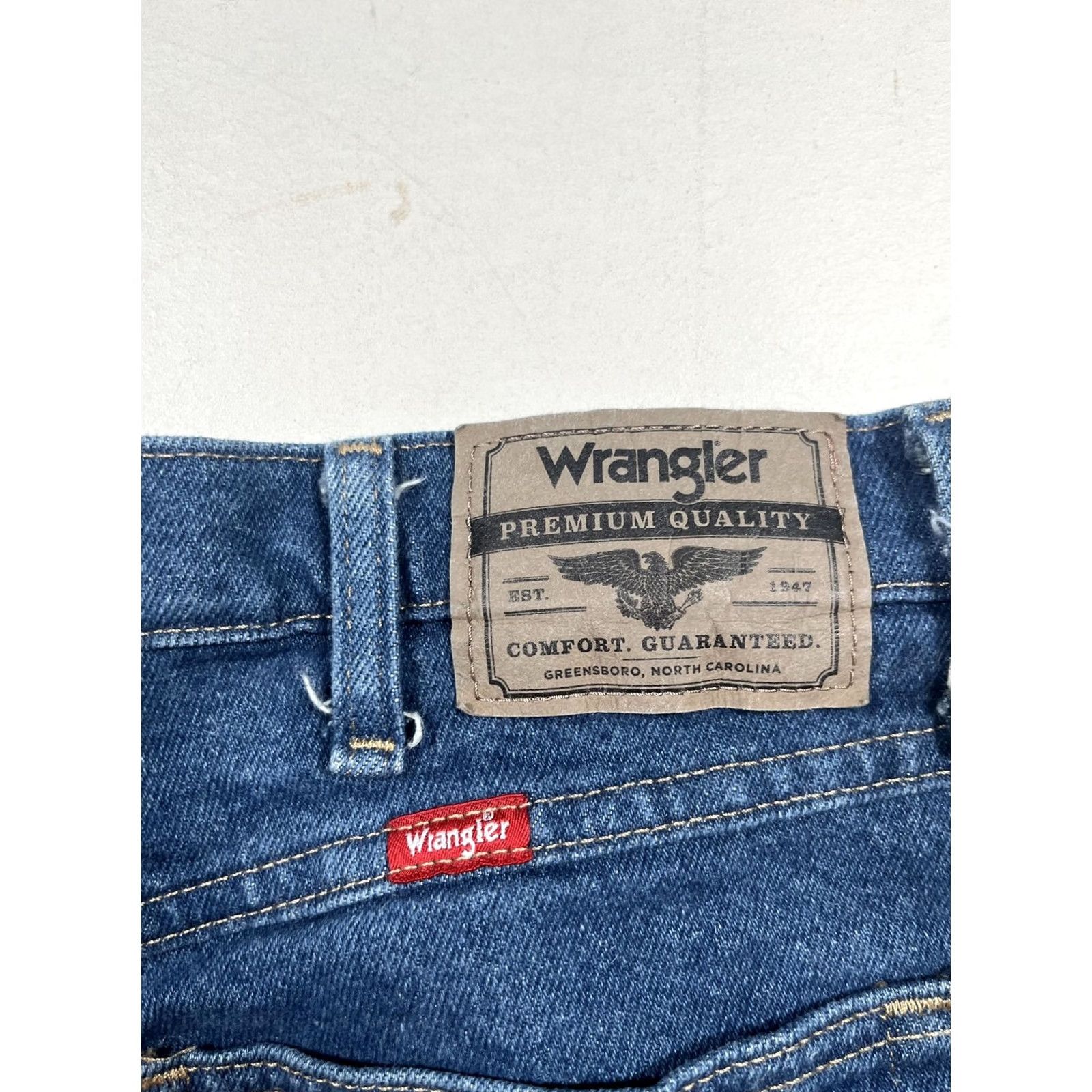 Wrangler Wrangler Jeans Mens 34x34 Blue Med Wash Denim Relaxed Straight Stretch 1007FXVMD Size US 34 / EU 50 - 7 Thumbnail