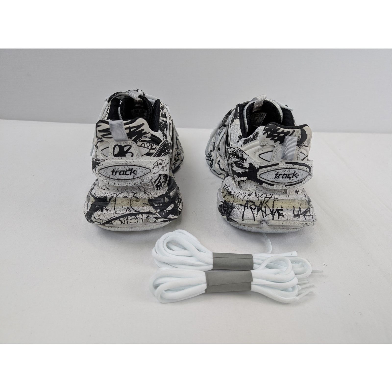 Balenciaga o1rshd1 Graffiti/Dirty/w Track Sneakers in White/Black Size US 12 / EU 45 - 8 Thumbnail