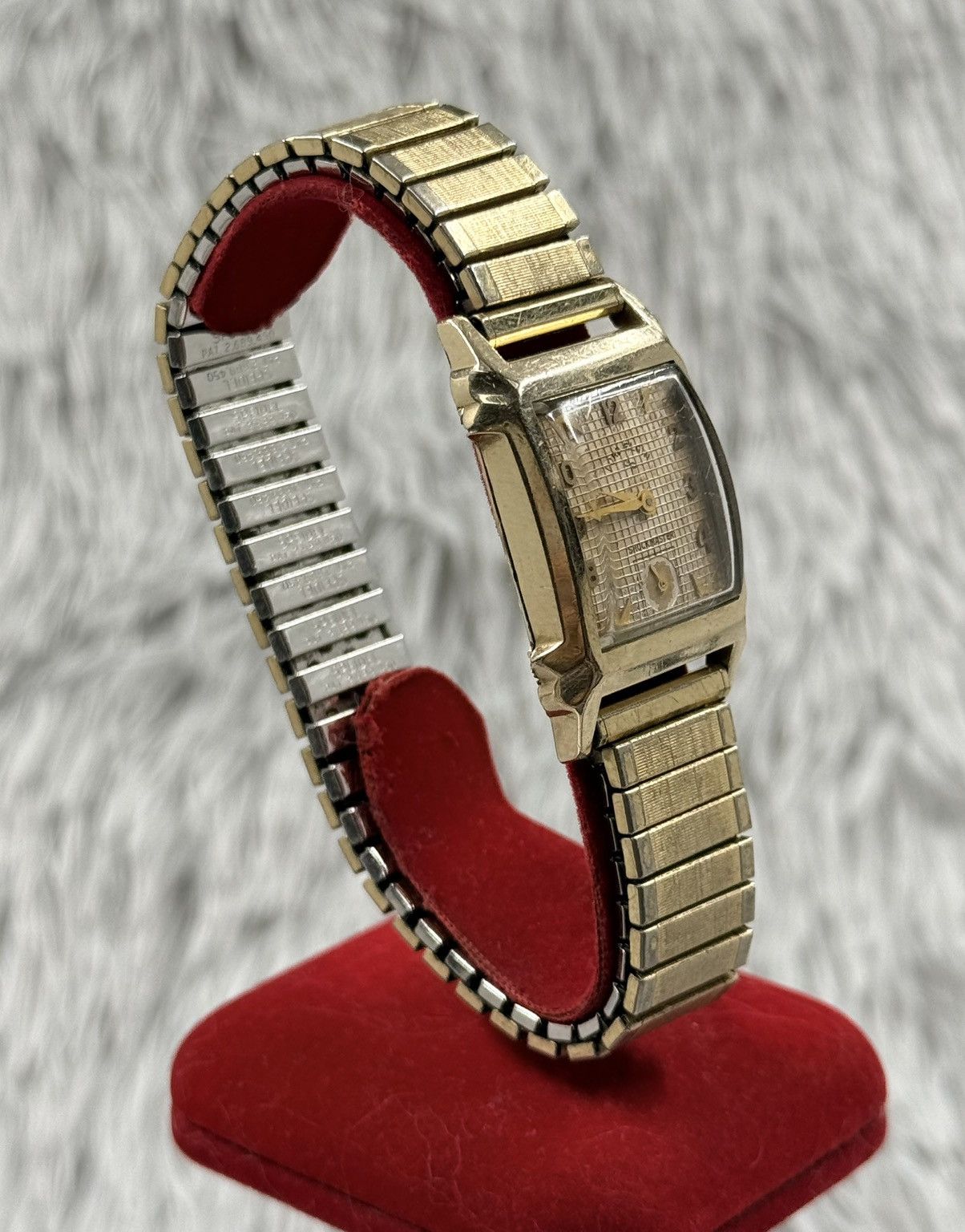 Vintage Vintage Lord Elgin Waffle Dial Tank Manual Unisex Watch Size ONE SIZE - 3 Thumbnail