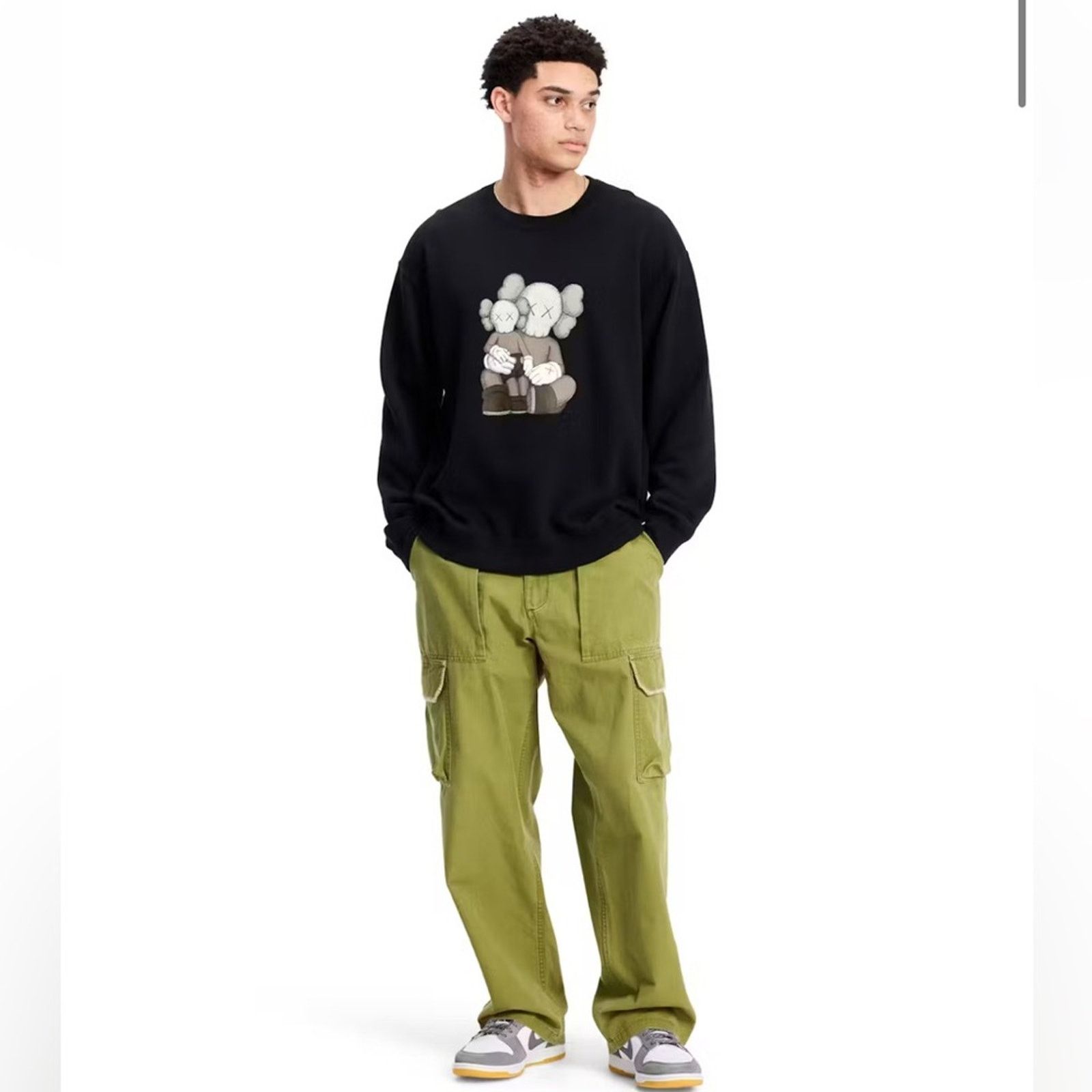Kaws × Uniqlo NEW UNIQLO x KAWS Crewneck Sweatshirt Black Size Small Black Size US S / EU 44-46 / 1 - 2 Thumbnail