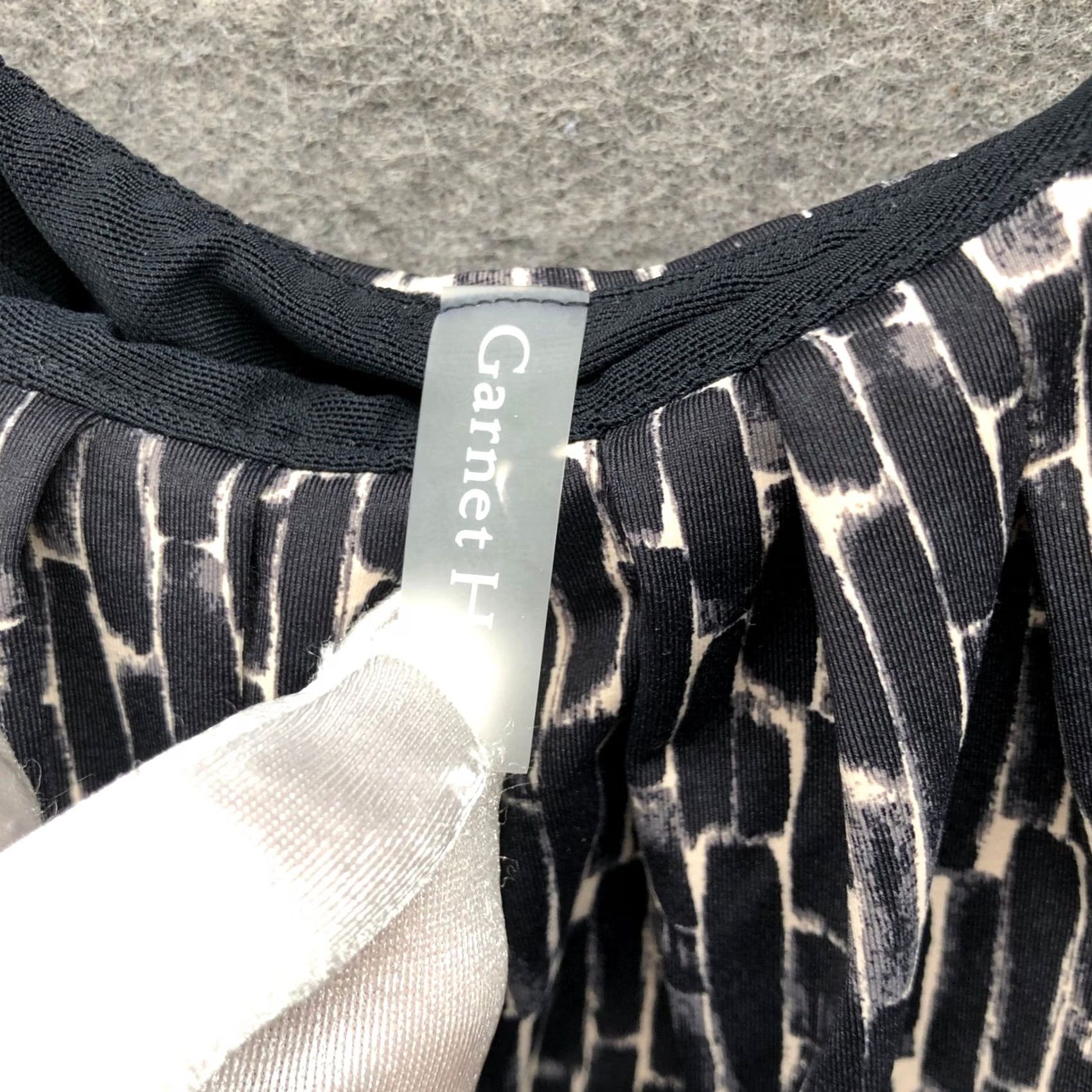 Vintage Garnet Hill Tankini Swim Top Womens 10 Black Beige Printed Padded Geometric Strap Wide Adjustable Built-In Bra Beach Art Size L / US 10 / IT 46 - 5 Thumbnail