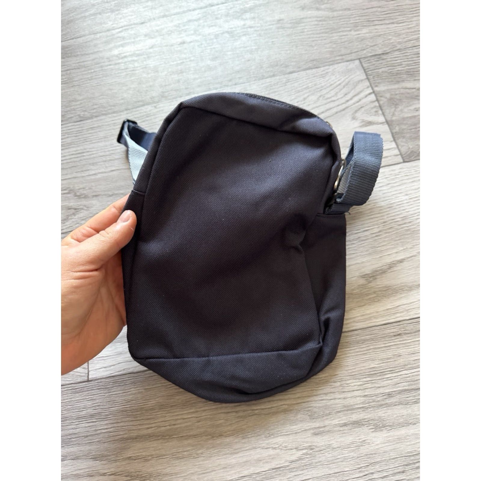 Nike VINTAGE Nike 2000'S SHOULDER BAG Crossbody OS Unisex Adults Blue Polyester 2000 NIKE 2000 Size ONE SIZE - 3 Thumbnail