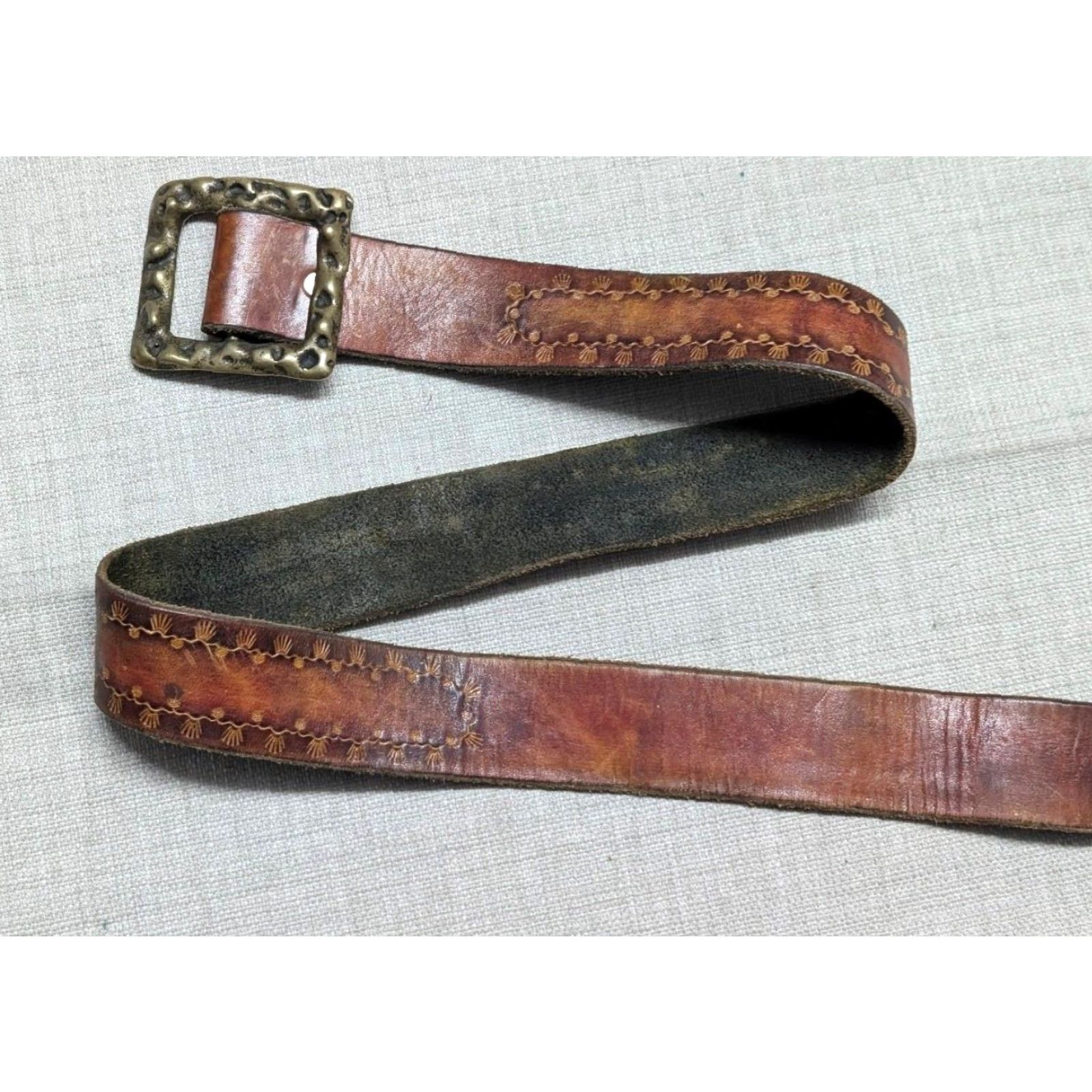 Vintage VINTAGE leather belt Western belt Tooled brown 30 30/32 1-5/8" Buckle snaps Mens 1970s Brutalist Hippie Boho Chenille Size 30 - 3 Thumbnail