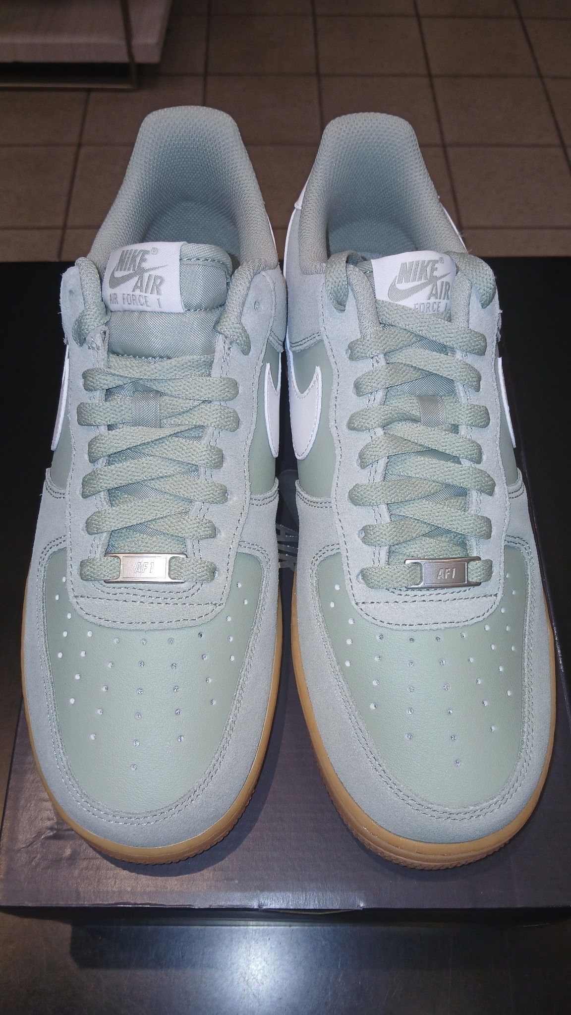 Nike NIKE AIR FORCE 1 07 LV8 Size US 10 / EU 43 - 1 Thumbnail