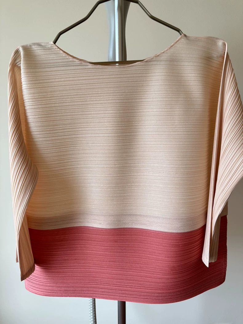 Issey Miyake Issey Miyake size:3 Pink color-blocked pleated short-sleev Size XS / US 0-2 / IT 36-38 - 1 Thumbnail