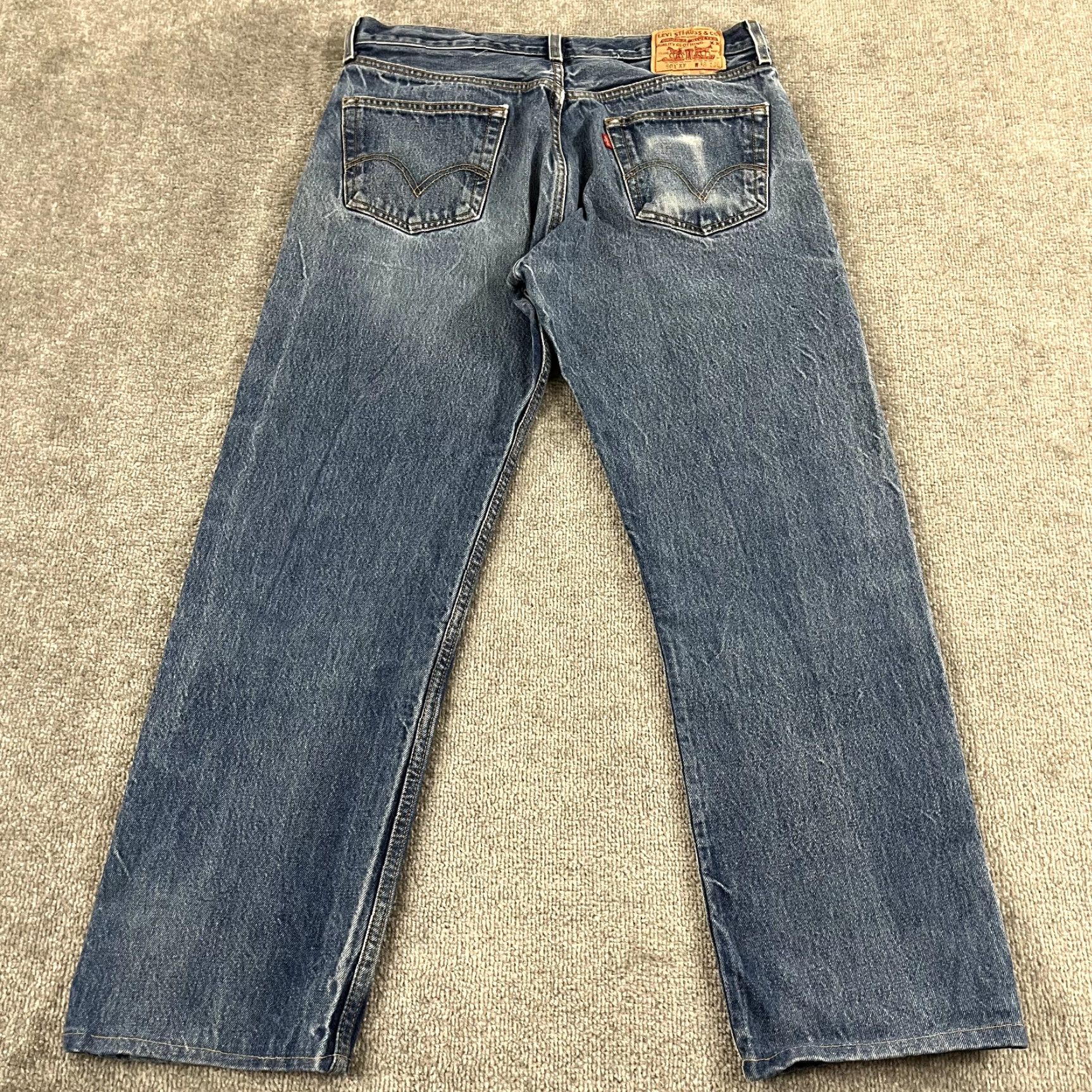 Levi's VINTAGE Levi's 501 XX Jeans Mens 36x28 Light Blue Denim Straight Button Fly 5-Pocket Classic American Size US 36 / EU 52 - 2 Thumbnail