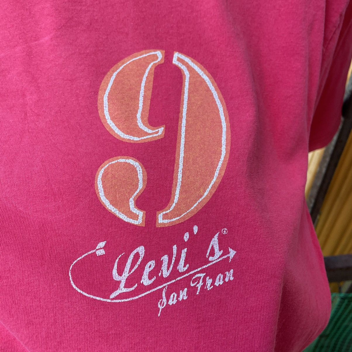 Levi's × Levi's Vintage Clothing × Vintage 🔥Vintage 90s Levis Red Tab Big Logo Wing Denim Design Tee Size US L / EU 52-54 / 3 - 5 Thumbnail