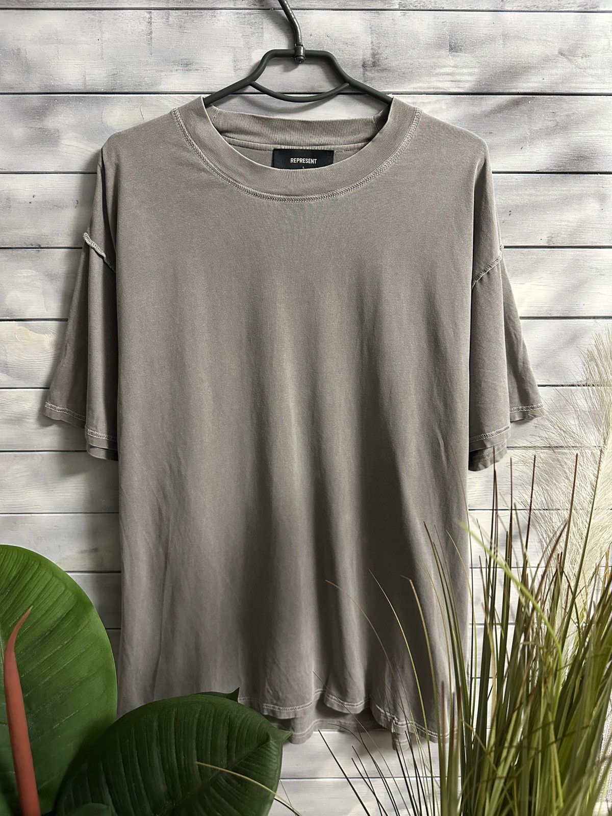 Represent Clo. Rare T-Shirt Represent Inside out Oversize L Made In Portuga Size US L / EU 52-54 / 3 - 1 Thumbnail