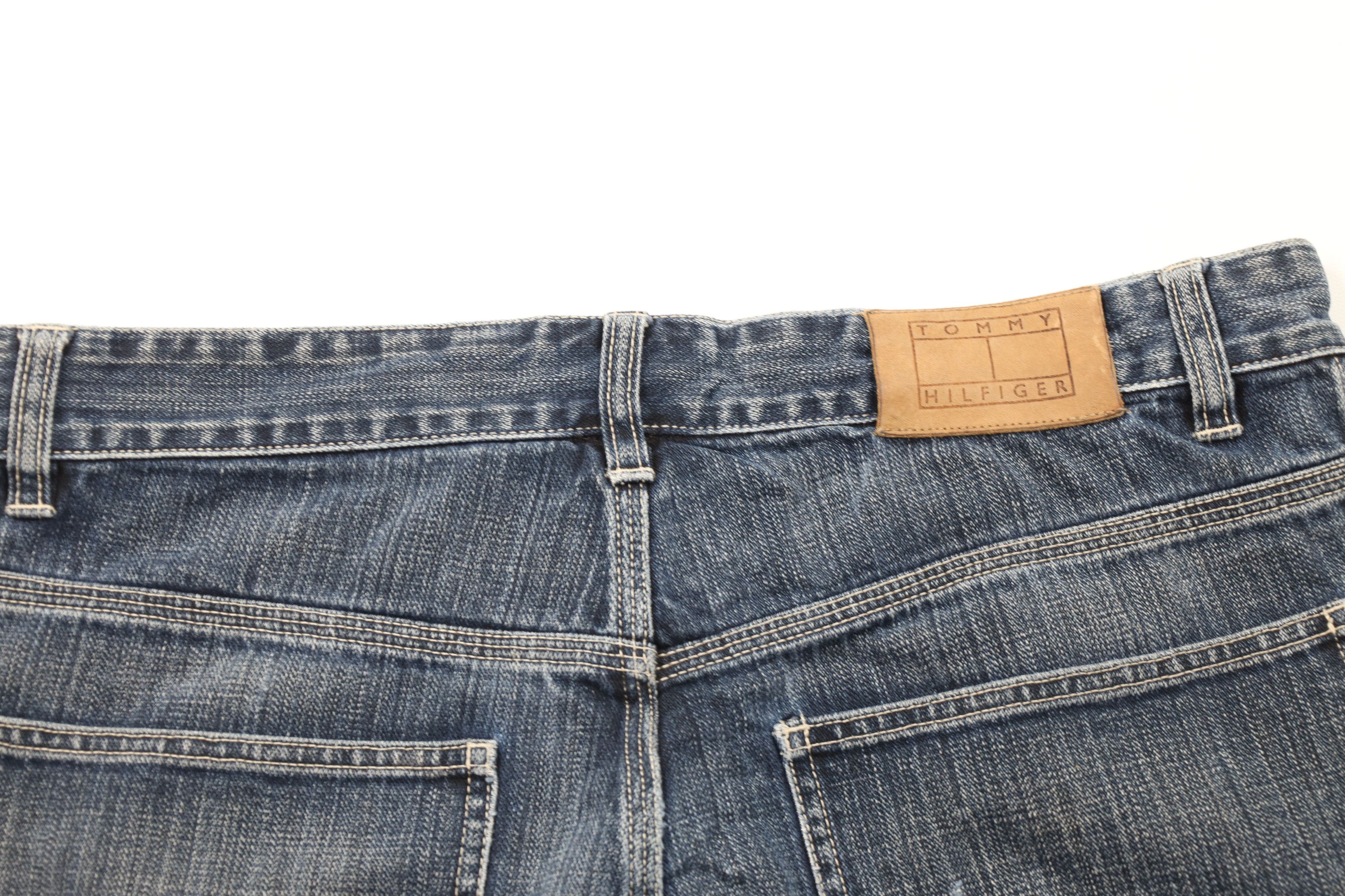 Tommy Hilfiger × Vintage Vintage 90s Tommy Hilfiger Spell Baggy Dungaree Denim Shorts Size US 34 / EU 50 - 13 Thumbnail