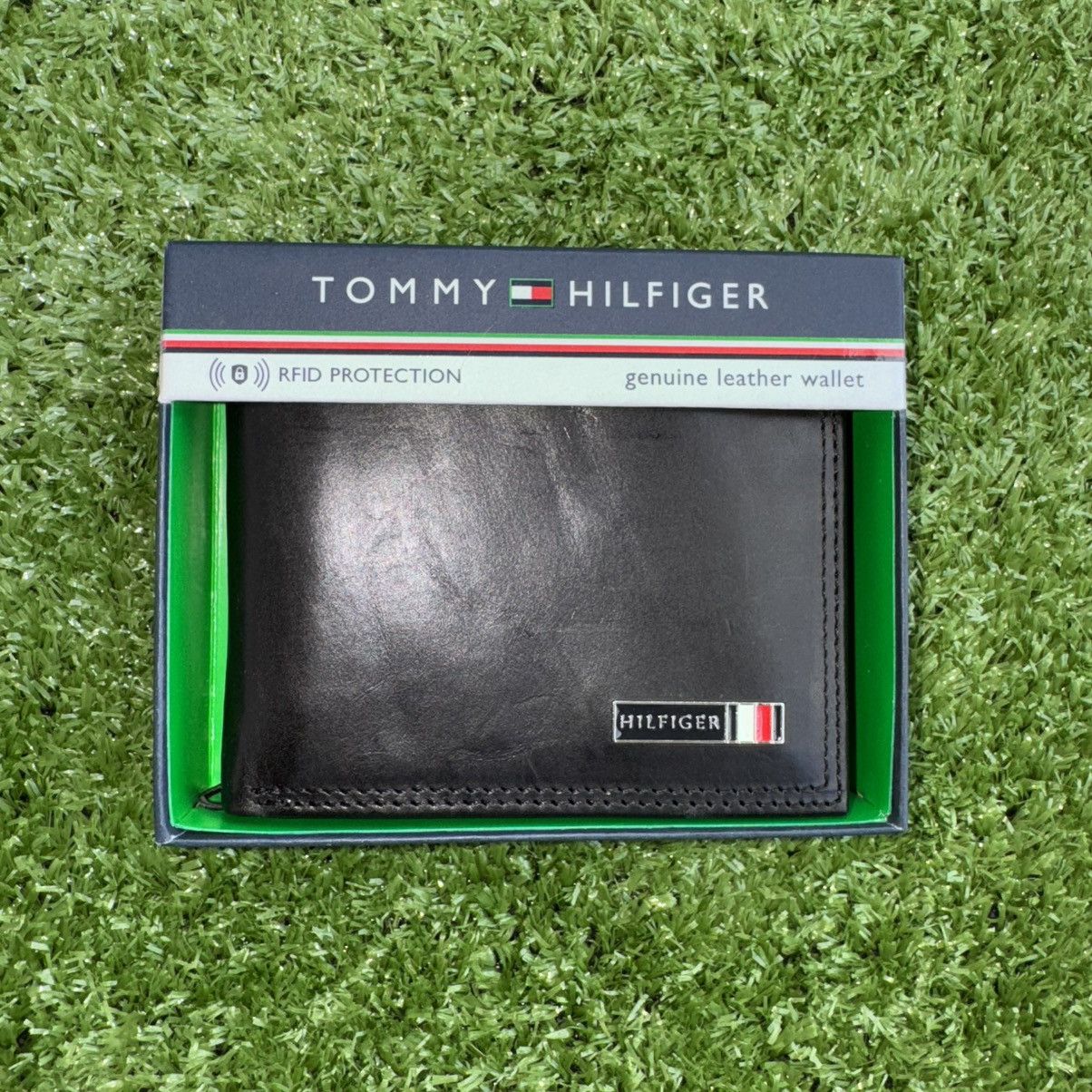 Tommy Hilfiger × Vintage Tommy Hilfiger Black Genuine Leather Bi-Fold Wallet Size ONE SIZE - 1 Thumbnail