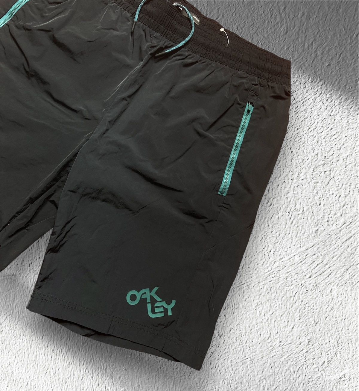 Oakley Oakley Iridium Custom Fit Training Shorts Black Teal NWOT Size US 36 / EU 52 - 2 Thumbnail