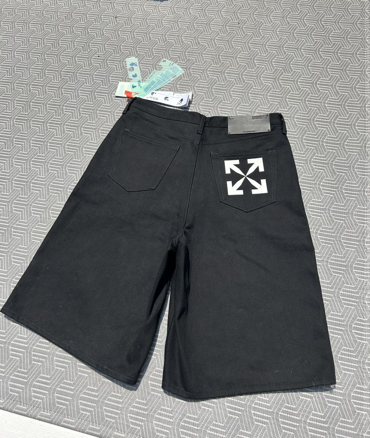Off-White Off-White Black Denim Shorts/Jorts Size US 30 / EU 46 - 1 Thumbnail
