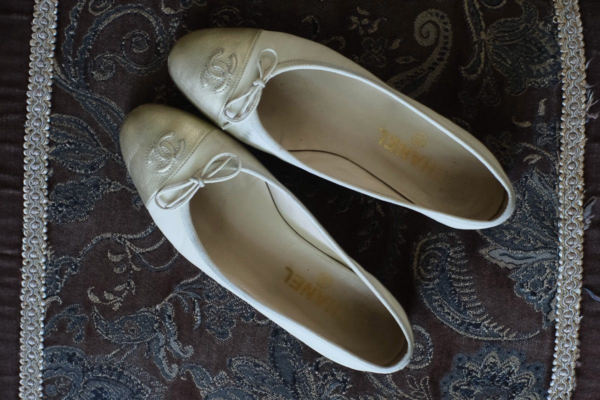 Chanel Chanel Cream & Gold Cap Toe Ballet Flats Size 37 Size US 6.5 / IT 36.5 - 1 Thumbnail