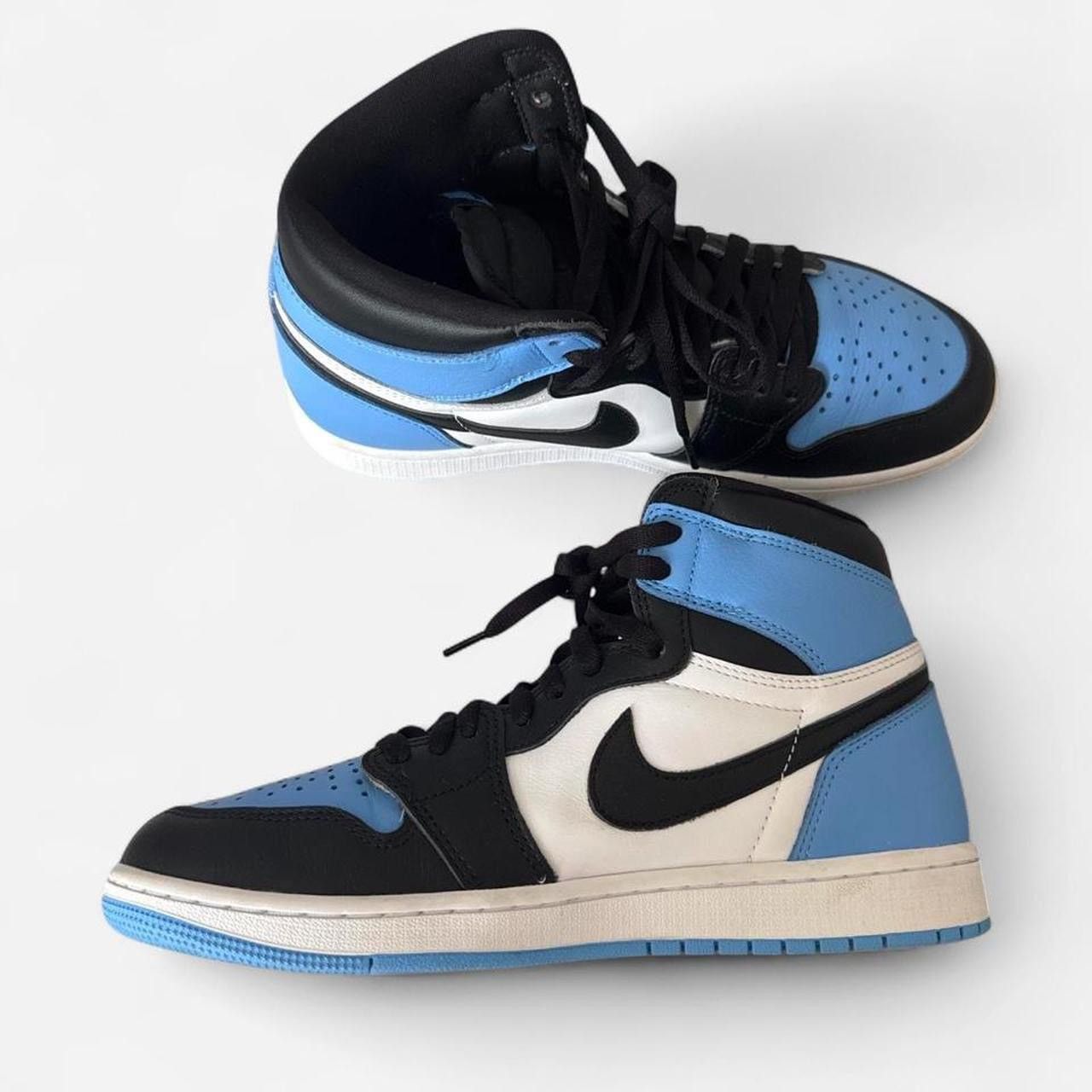 Nike Nike Air Jordan 1 Retro High OG UNC Size US 9 / EU 42 - 1 Thumbnail