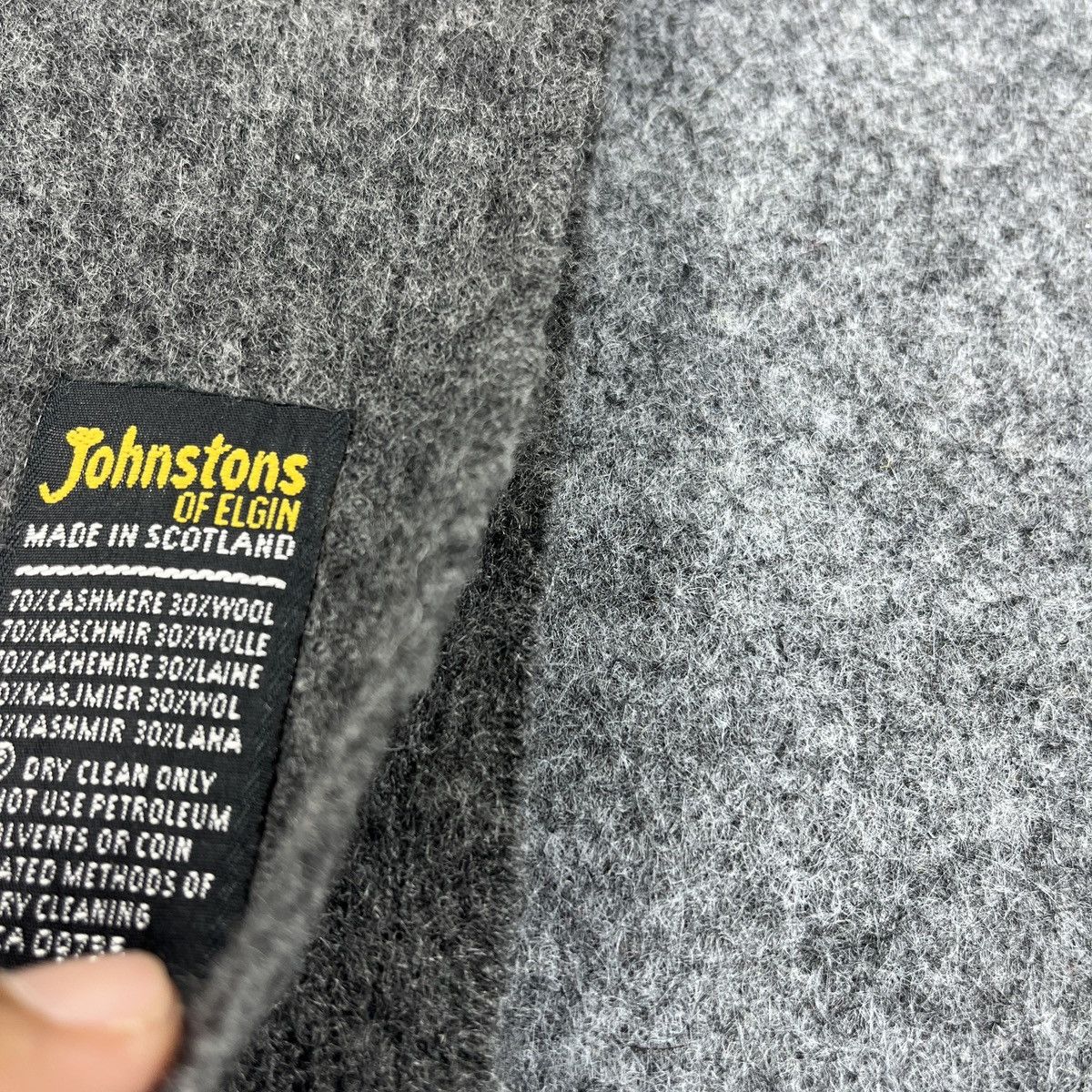 Johnstons Of Elgin Johnstons Of Elgin Scarf / Muffler / Neckwear T1119 Size ONE SIZE - 8 Thumbnail