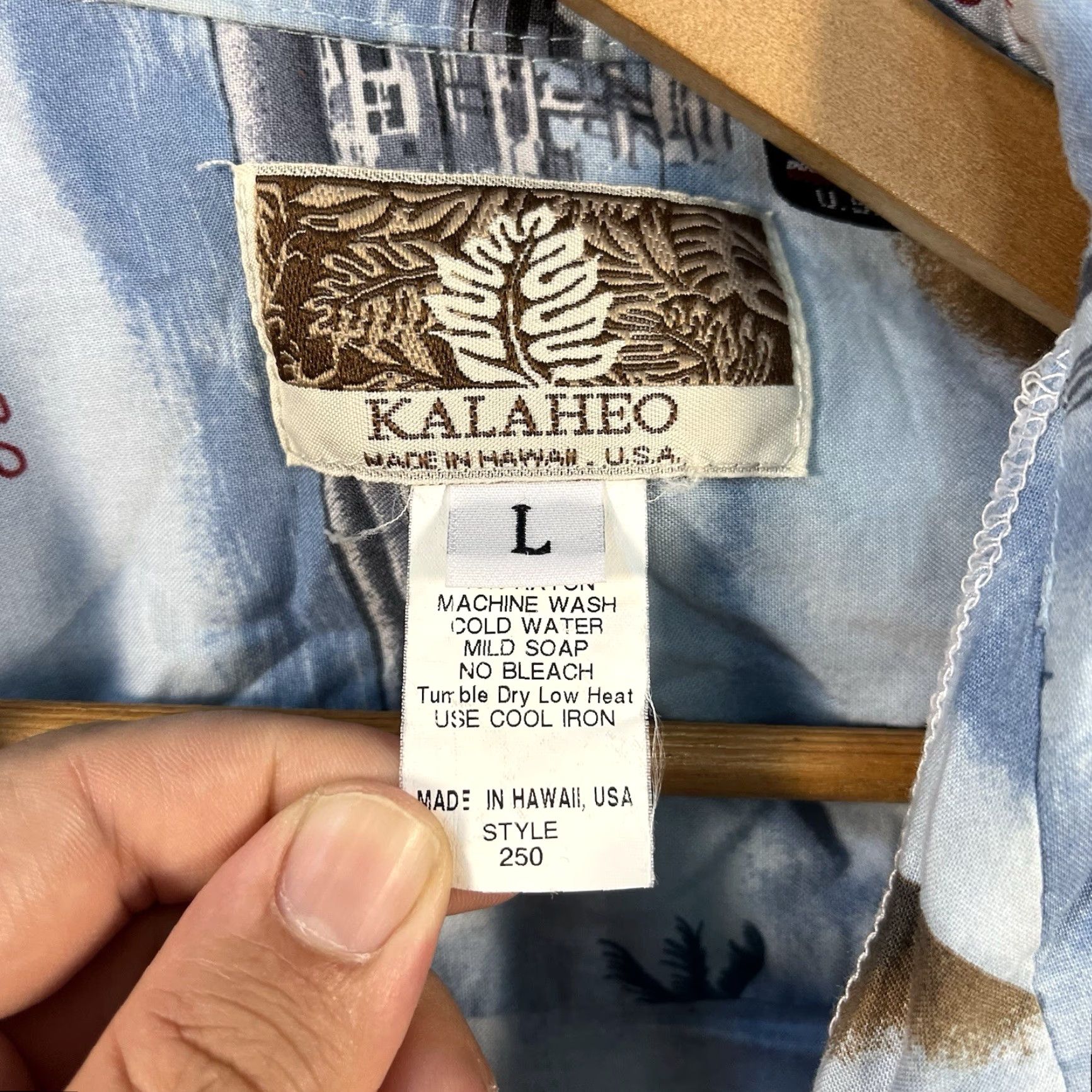 Vintage VINTAGE Kalaheo Hawaiian Shirt Mens L WW2 Pearl Harbor Memorial US Navy Battleships Graphic Print Blue Button-Up Short Sleeve Casual Shirt Size US L / EU 52-54 / 3 - 7 Thumbnail