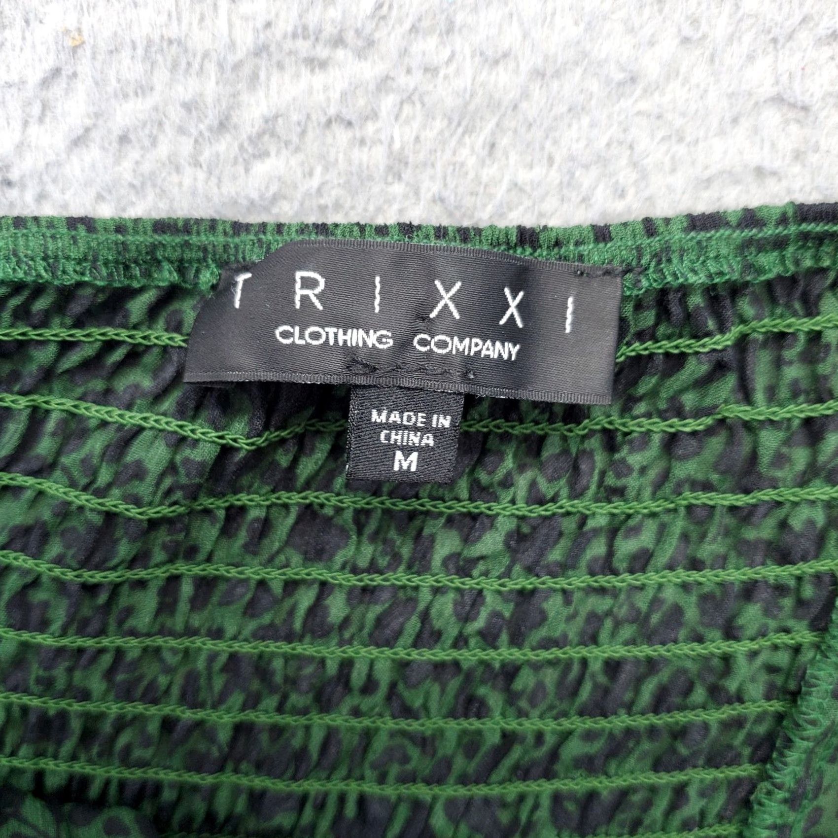 Vintage Trixxi Womens Green & Black Animal Print Chiffon Smocked Back Ruffle Dress M Size M / US 6-8 / IT 42-44 - 3 Thumbnail