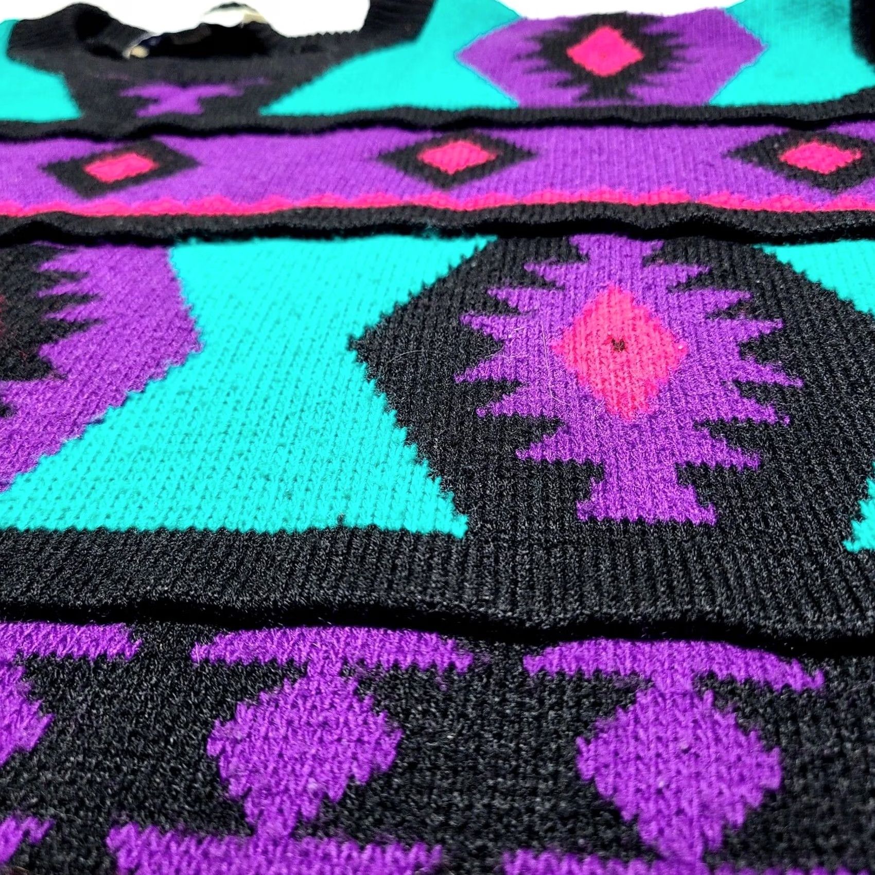 Vintage VINTAGE North American Sweaters Oversized Acrylic Aztec 90's Womens Large Neon Crew Neck Geometric Long Sleeve Pullover Size L / US 10 / IT 46 - 3 Thumbnail