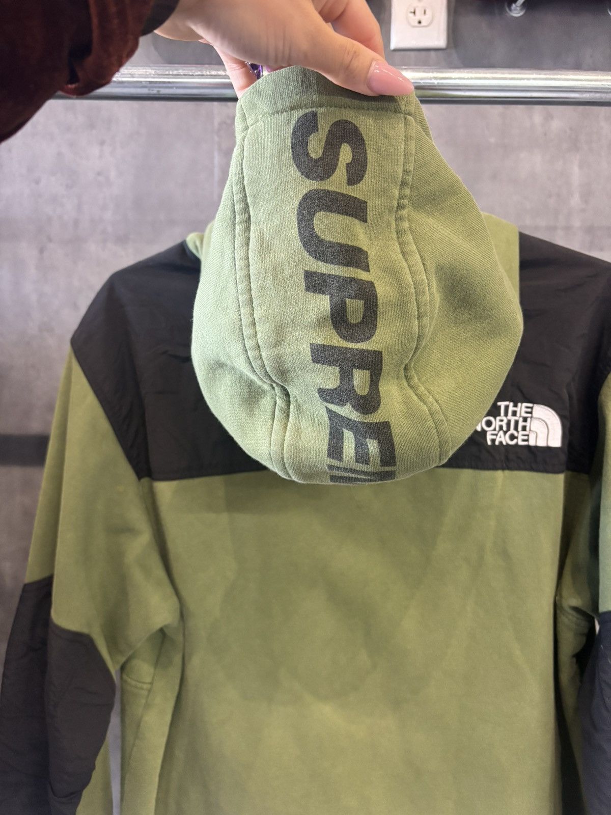 Supreme × The North Face THE NORTH FACE X SUPREME HOODIE JACKET SIZE L Size US L / EU 52-54 / 3 - 10 Thumbnail