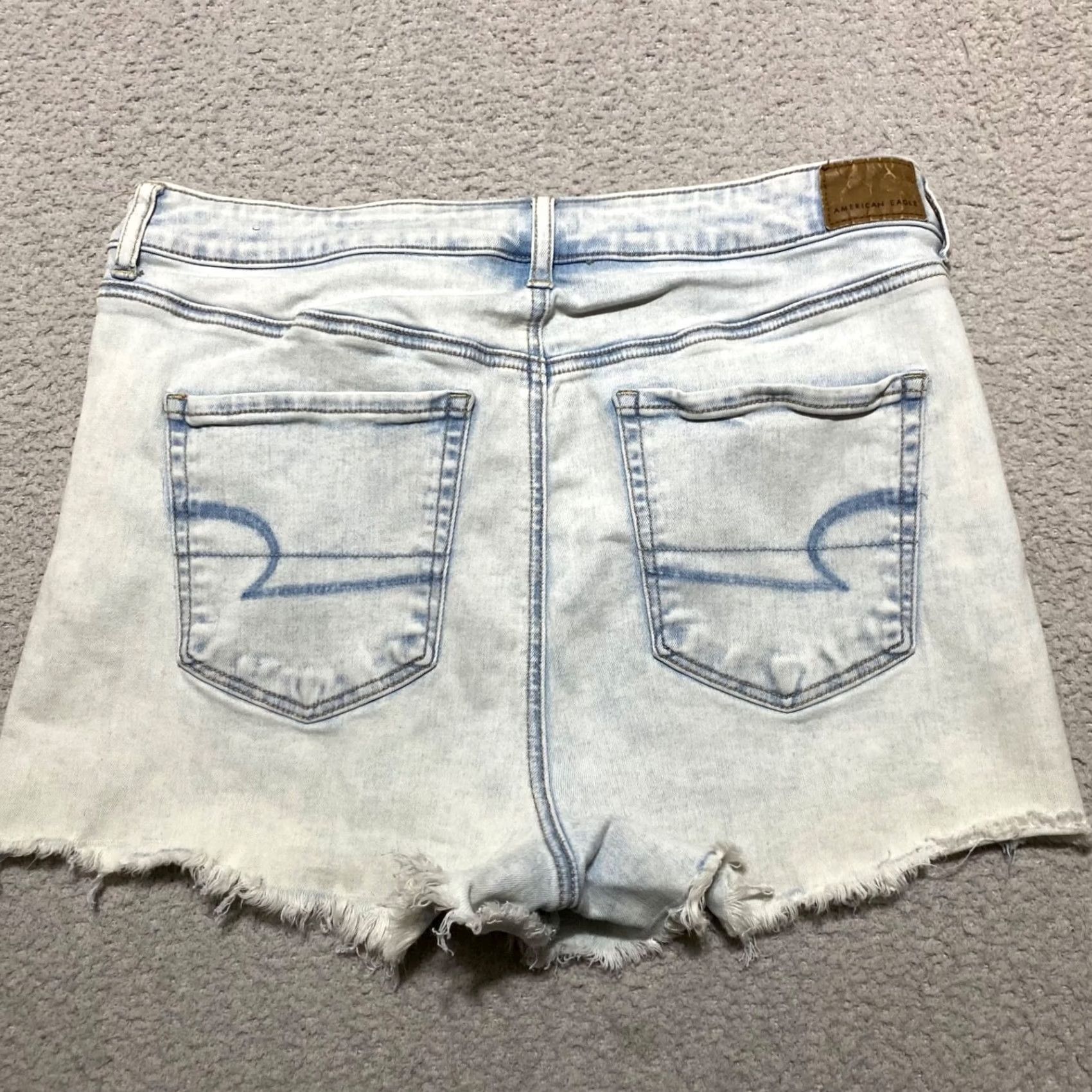 American Eagle Outfitters American Eagle Outfitters Denim Blue 3" Inseam High Rise Jean Shorts Womens 14 Size 14 Light Wash 5-Pocket, Button Closure, Casual Summer Denim Shorts Size 36" / US 14 / IT 50 - 2 Thumbnail