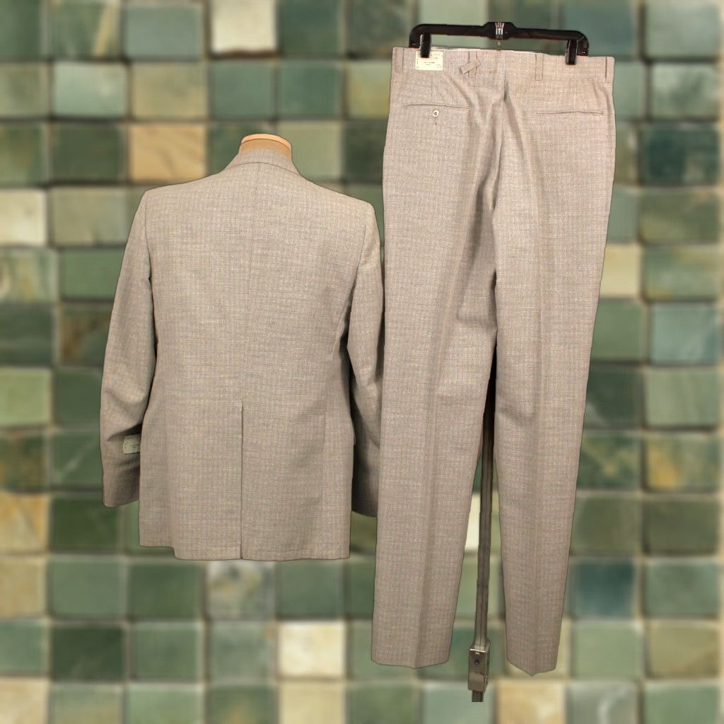 Vintage VINTAGE Men’s VTG NOS 70s Light Grey Leisure Suit Sz 42 Long 1970s Polyester Disco 3 PC Mens Size 42R - 1 Thumbnail
