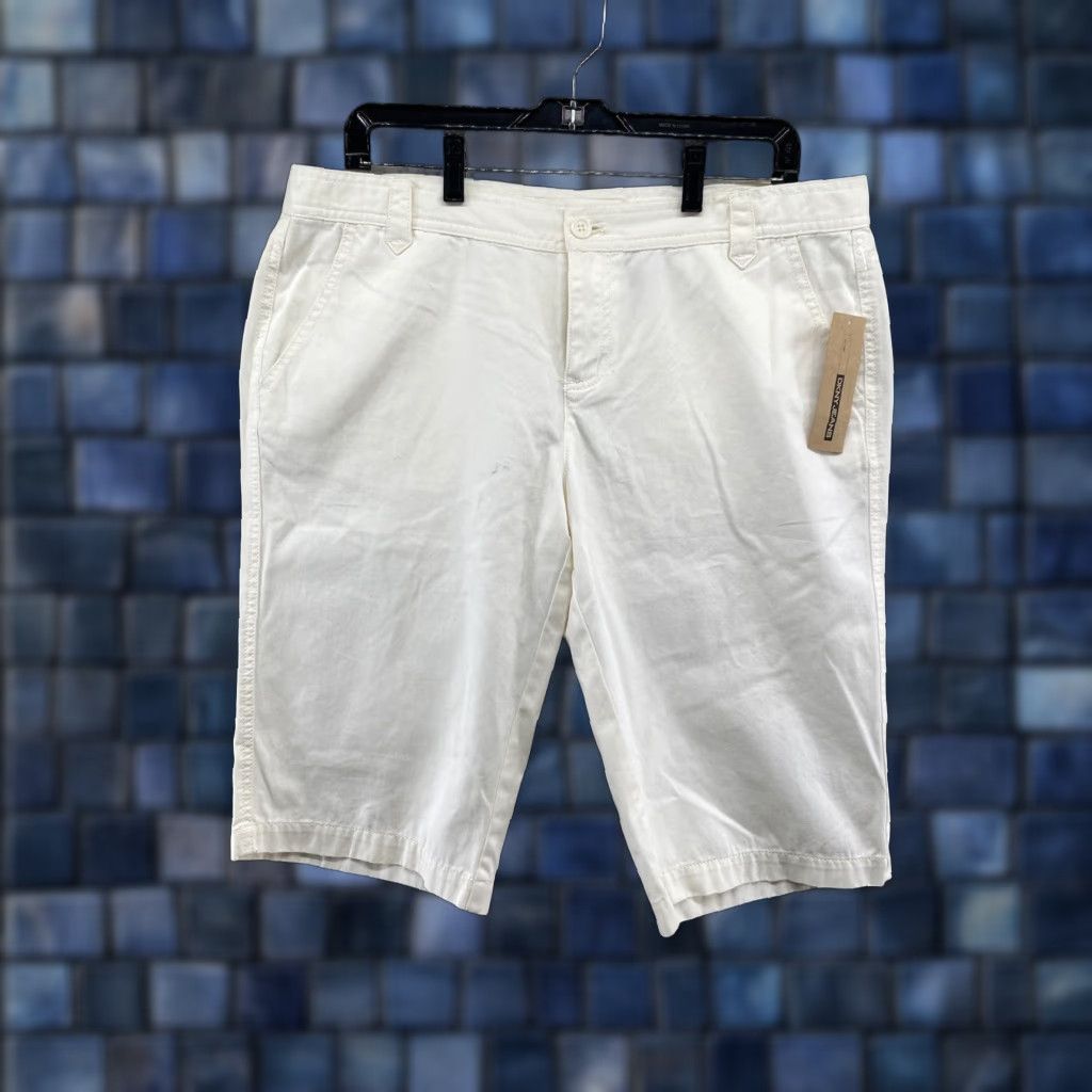 DKNY VINTAGE DKNY Jeans White Ivory Bermuda Shorts Women 14 Ivory Bermuda Shorts Womens DKNY Jeans 14 Size 36" / US 14 / IT 50 - 1 Thumbnail