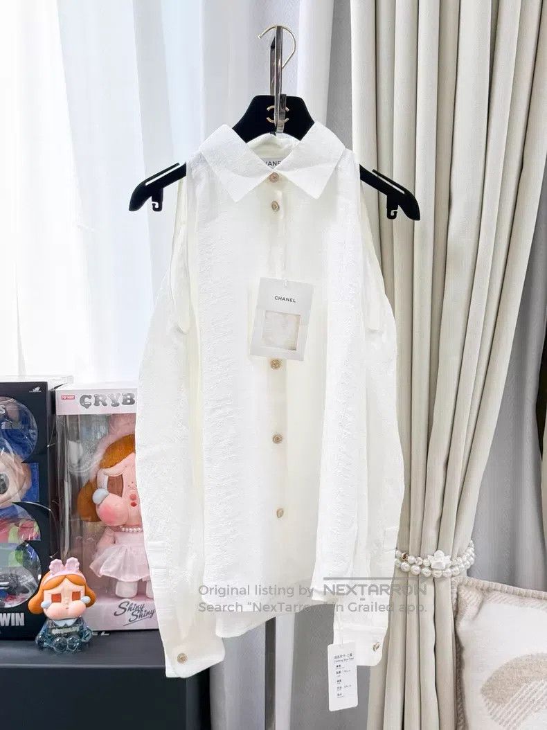 Chanel Chanel Silk jacquart long-sleeved off-the-shoulder shirt Size XS / US 0-2 / IT 36-38 - 1 Thumbnail
