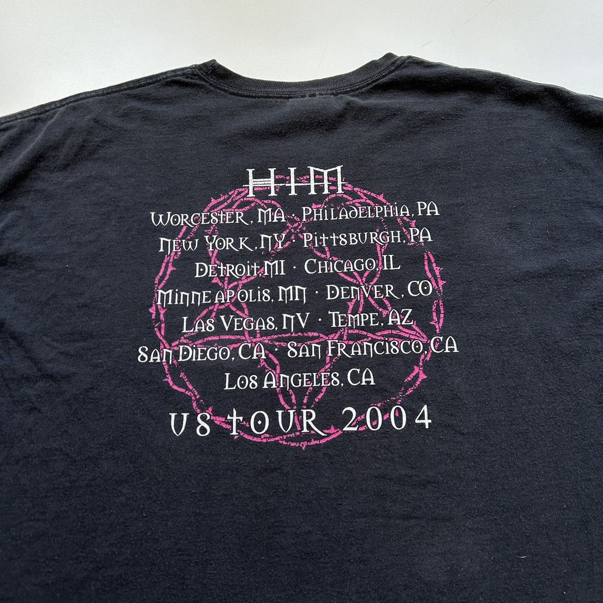 Band Tees × Vintage Vintage 2004 H.I.M Heartagram Barbed Wire Graphic T Shirt XL Size US XL / EU 56 / 4 - 4 Thumbnail