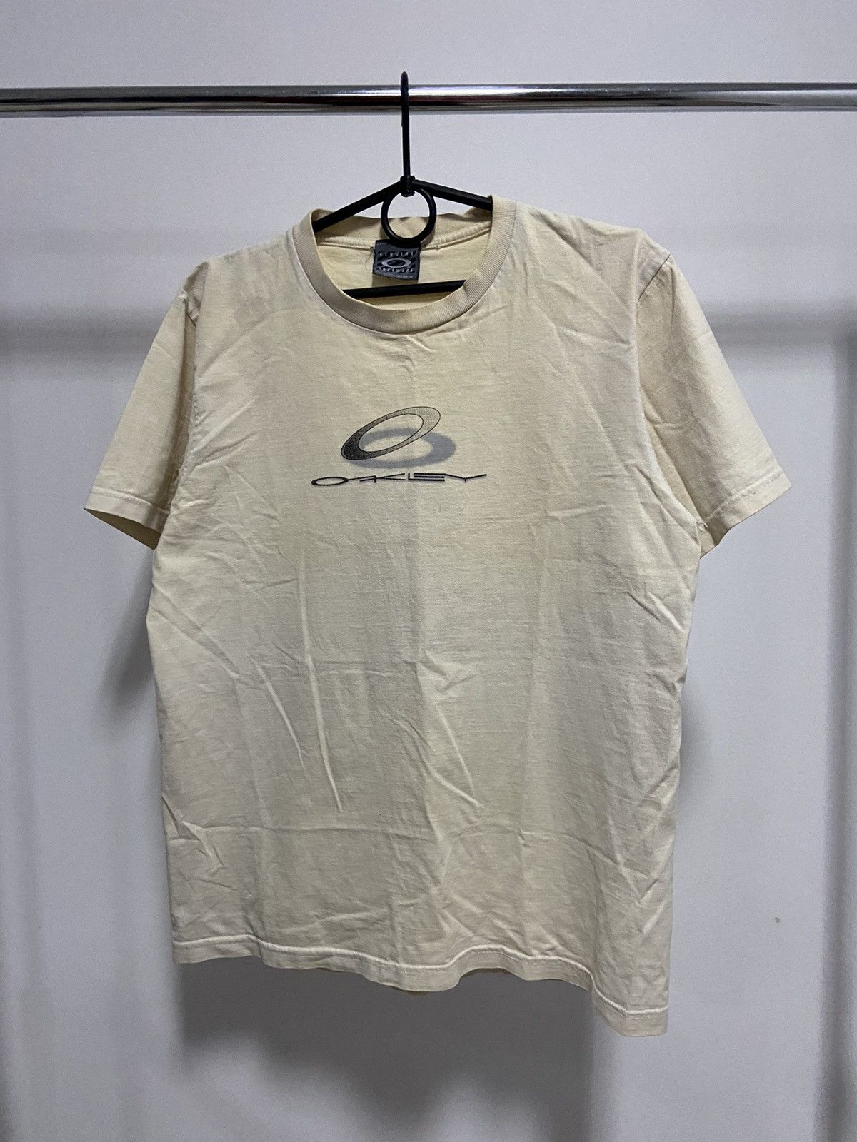 Oakley × Vintage Oakley T Shirt Vintage center Logo Gorpcore Street Style Size US L / EU 52-54 / 3 - 1 Thumbnail