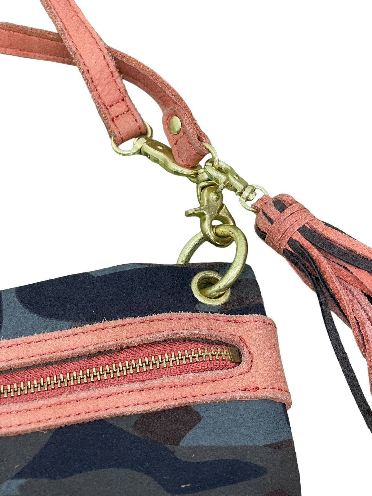 Japanese Brand Full Leather Nouer Cross Body Camo Sling Bag 2🟩 Size ONE SIZE - 15 Thumbnail