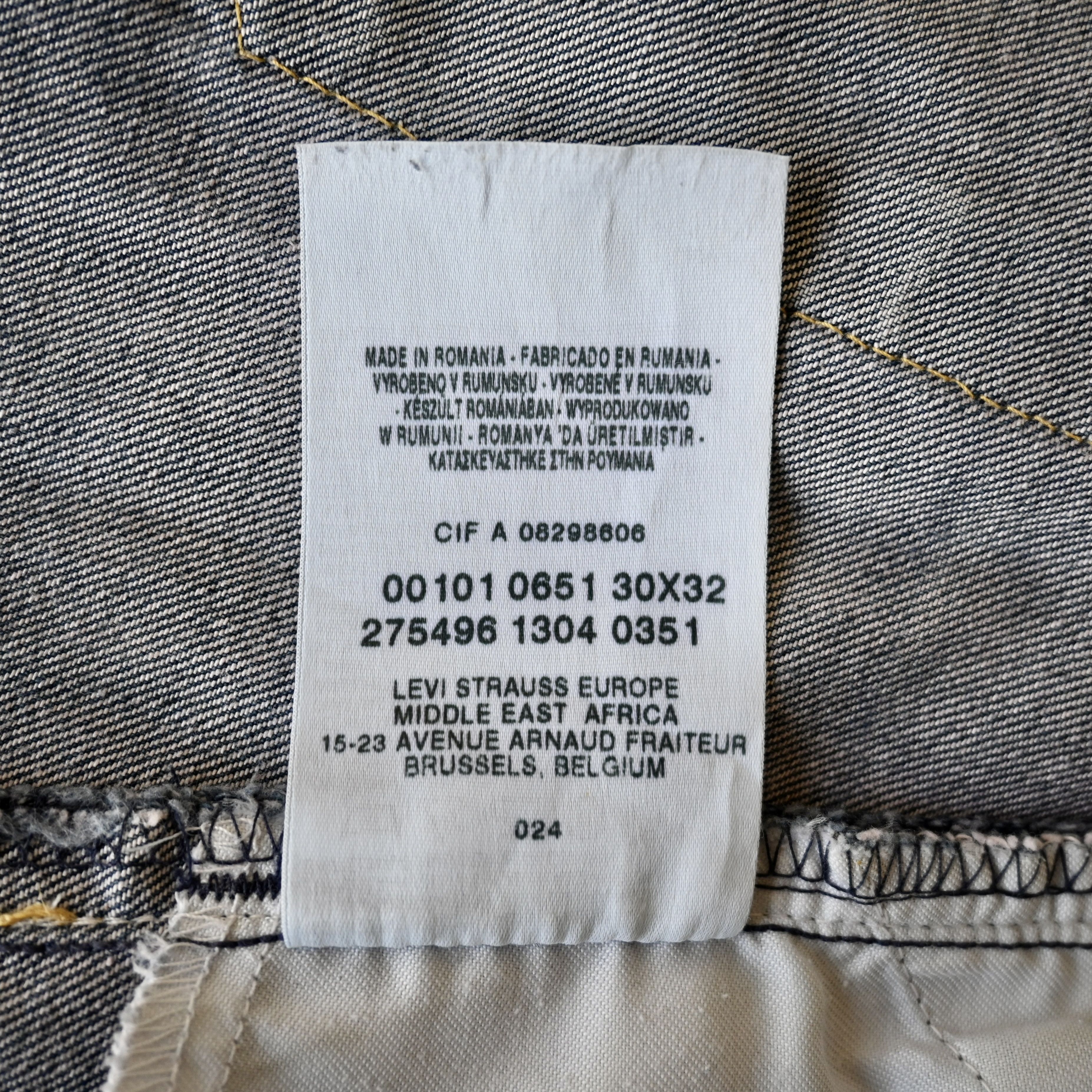 Levi's VTG, 2000s Levi's Europe 3D cut jeans, 30 x 32 Size US 30 / EU 46 - 18 Thumbnail