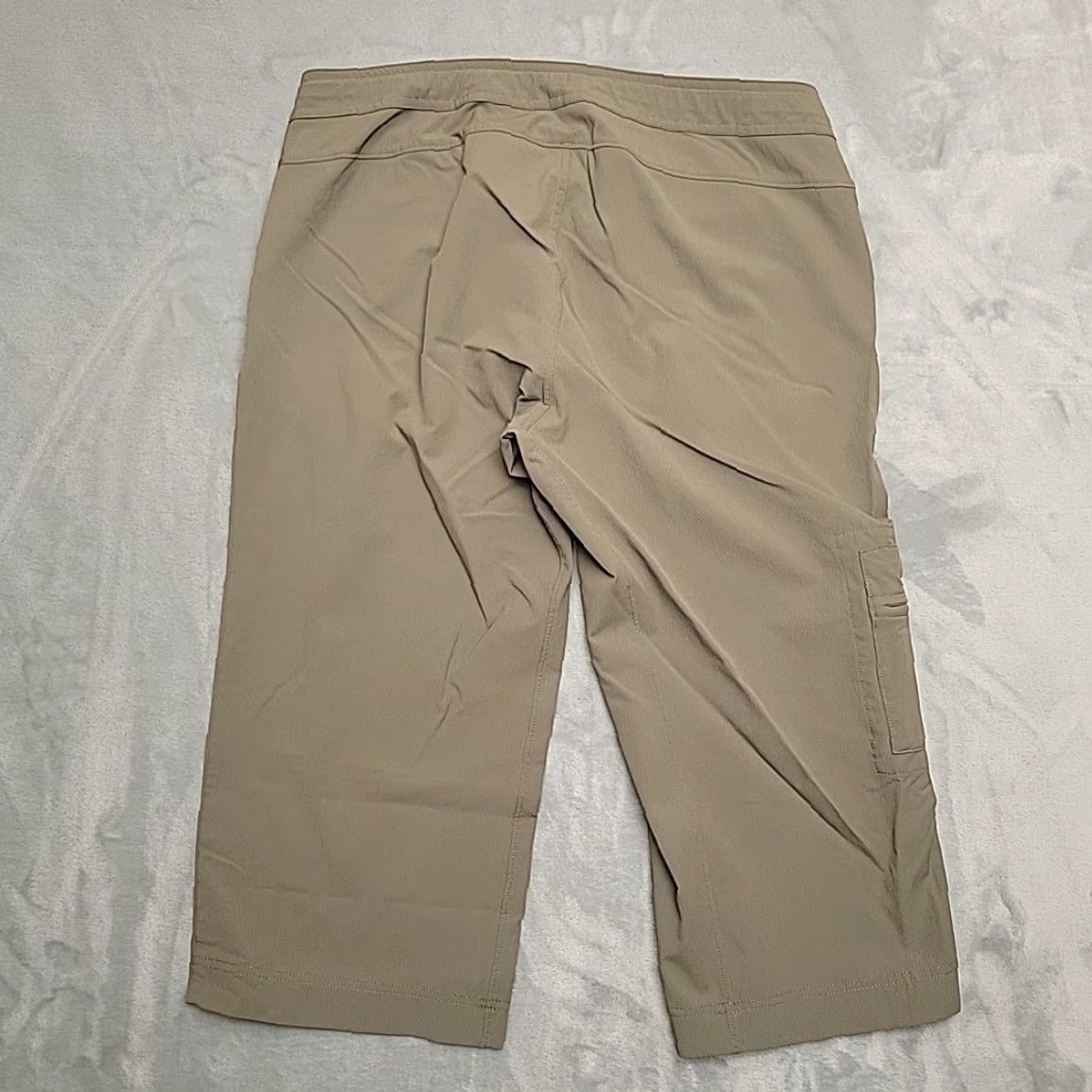 Mountain Hardwear VINTAGE Mountain Hardwear Pants Womens 8 Green Capri Lightweight Stretch Nylon Blend Size 30" / US 8 / IT 44 - 6 Thumbnail