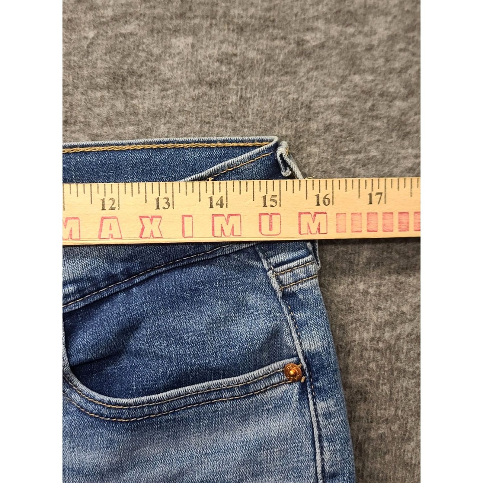 Levi's VINTAGE Levi's Jeans Womens 8 Boyfriend Relaxed Fit Mid Rise Tapered Leg Distressed Blue 5-Pocket Denim Clothing Womens Jeans Boys? Size 30" / US 8 / IT 44 - 4 Thumbnail