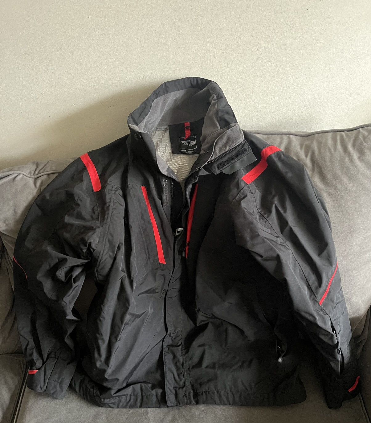 The North Face The North Face men's medium rain jacket Size US M / EU 48-50 / 2 - 1 Thumbnail
