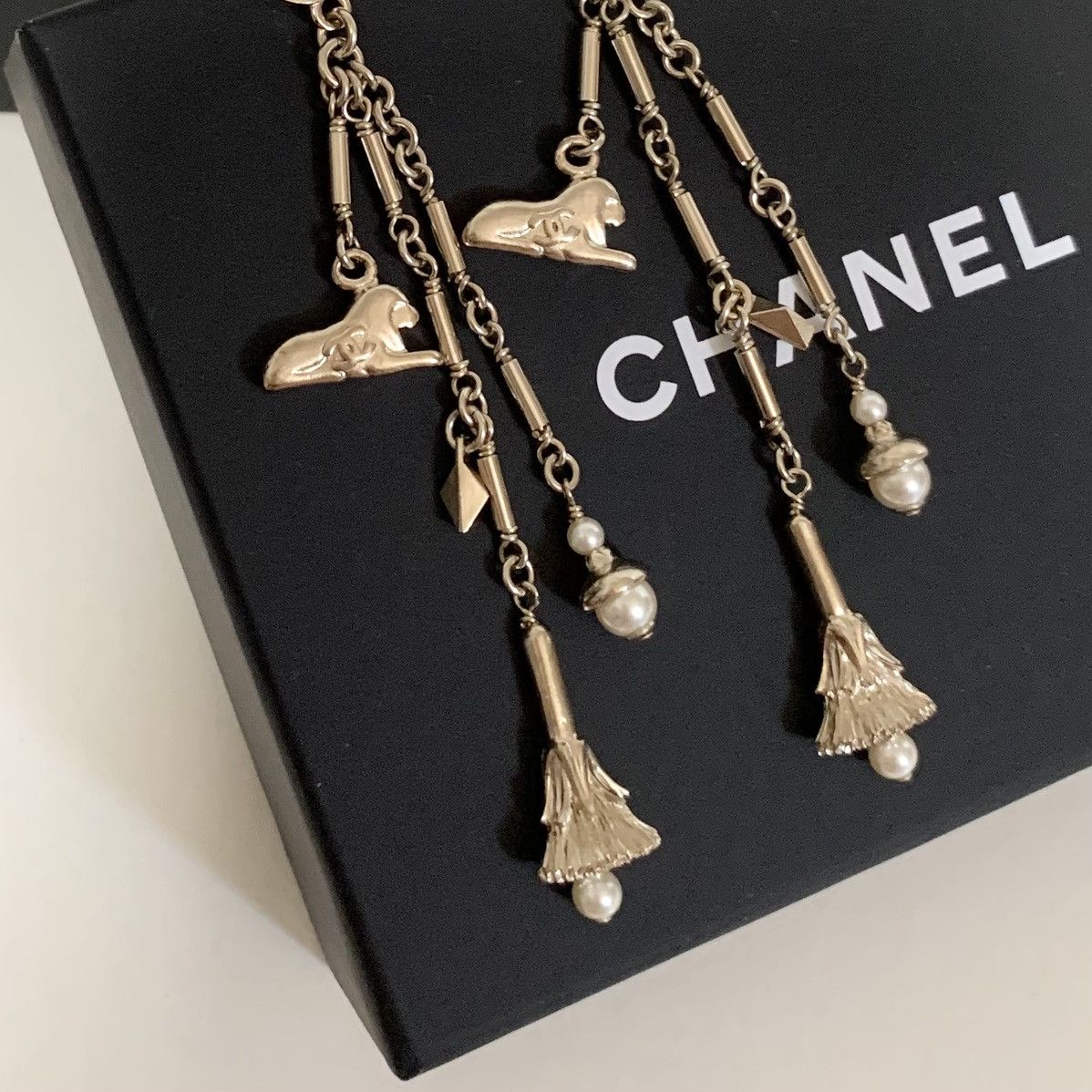 Chanel Chanel gold king dangly Pearl charm earrings Size ONE SIZE - 5 Thumbnail