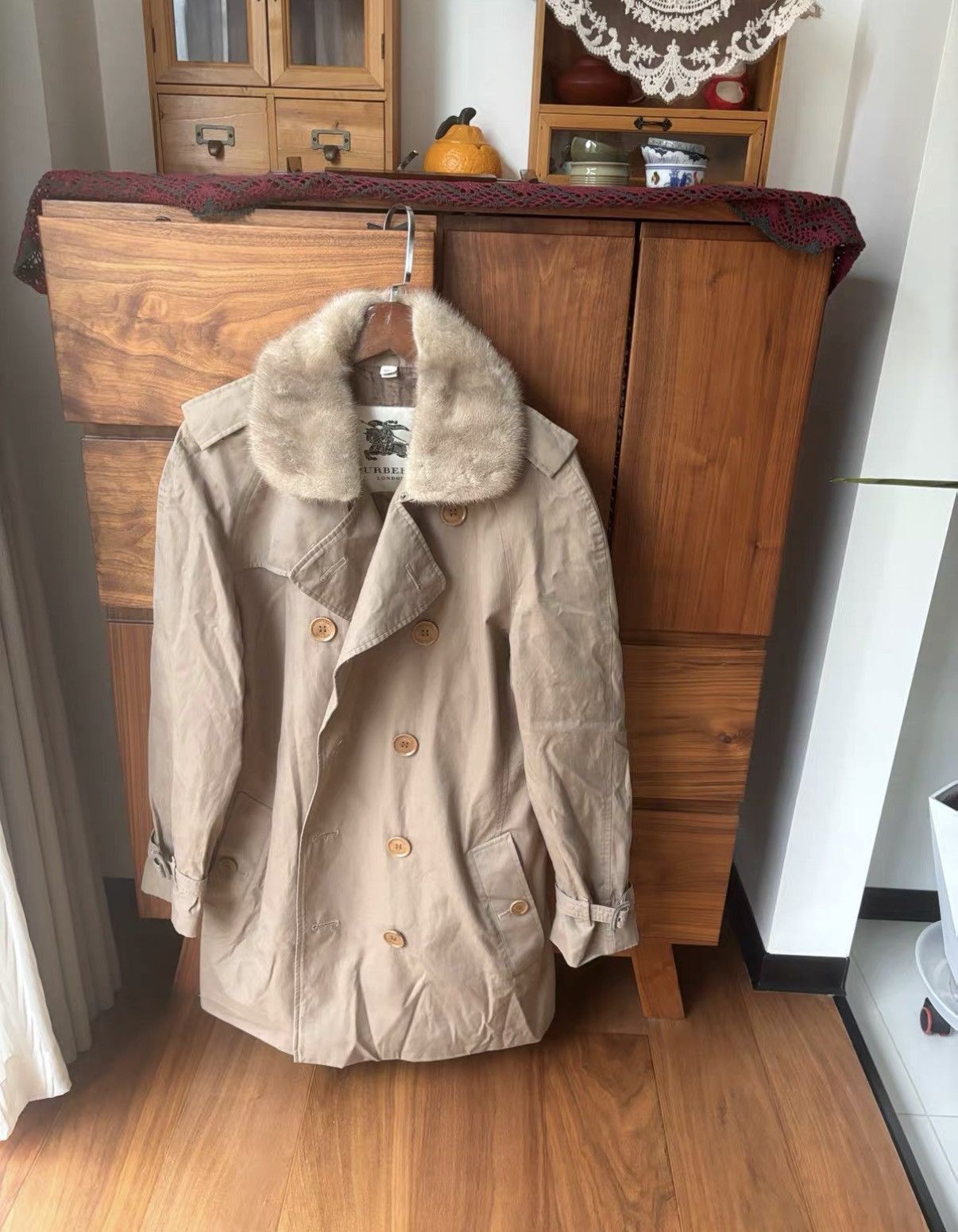 Burberry Beige Fur Collar Double-Breasted Coat Size US M / EU 48-50 / 2 - 1 Thumbnail