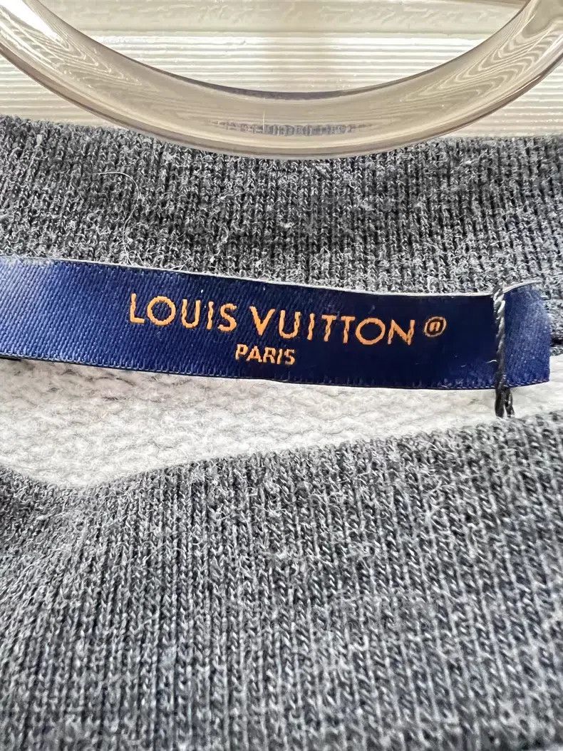 Louis Vuitton Louis Vuitton 24 FW monogrammed embroidered logo crew neck Size US M / EU 48-50 / 2 - 5 Thumbnail