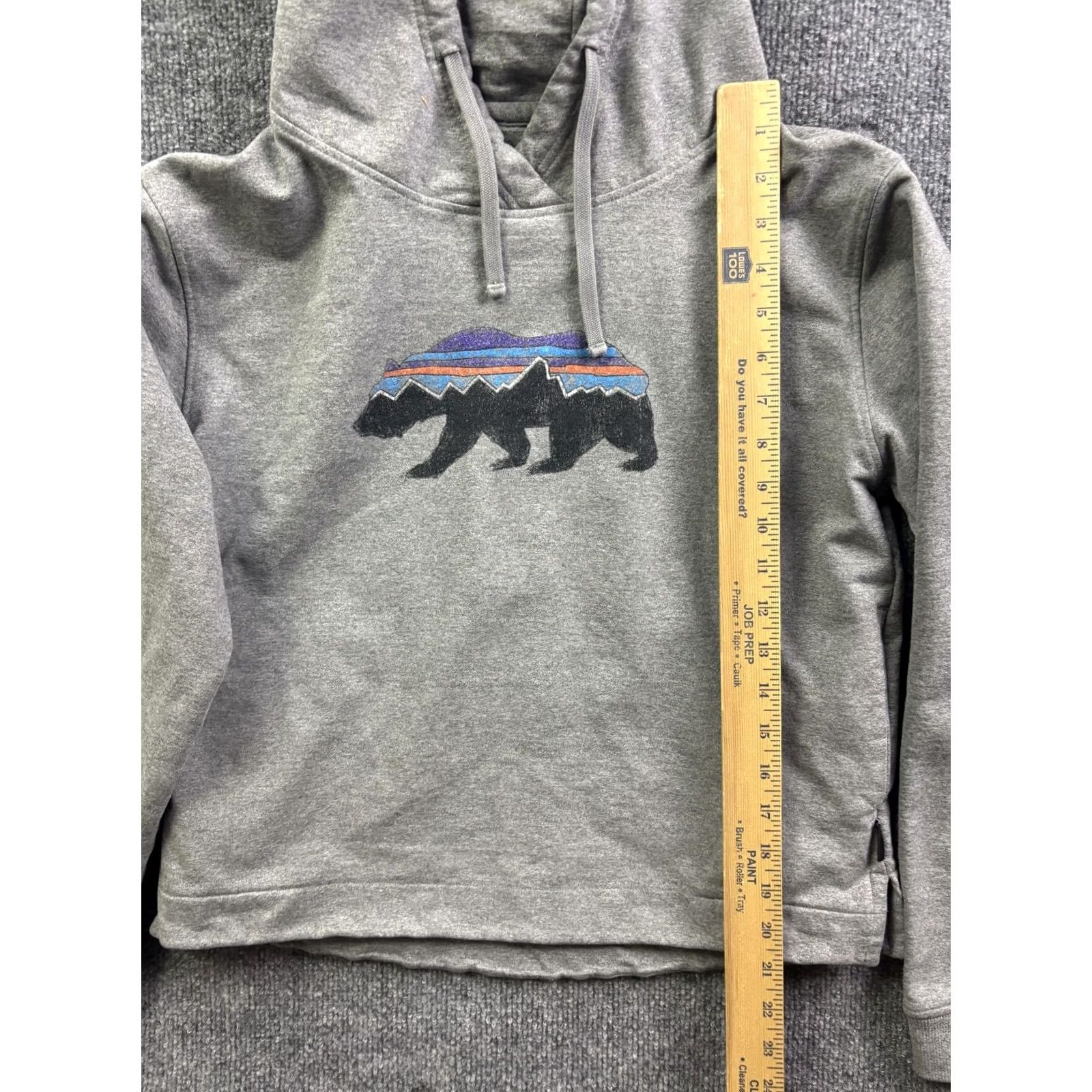 Patagonia Patagonia Hoodie Womens M Pullover Fleece Sweatshirt Bear Graphic Logo Gray Navidad? Size M / US 6-8 / IT 42-44 - 3 Thumbnail