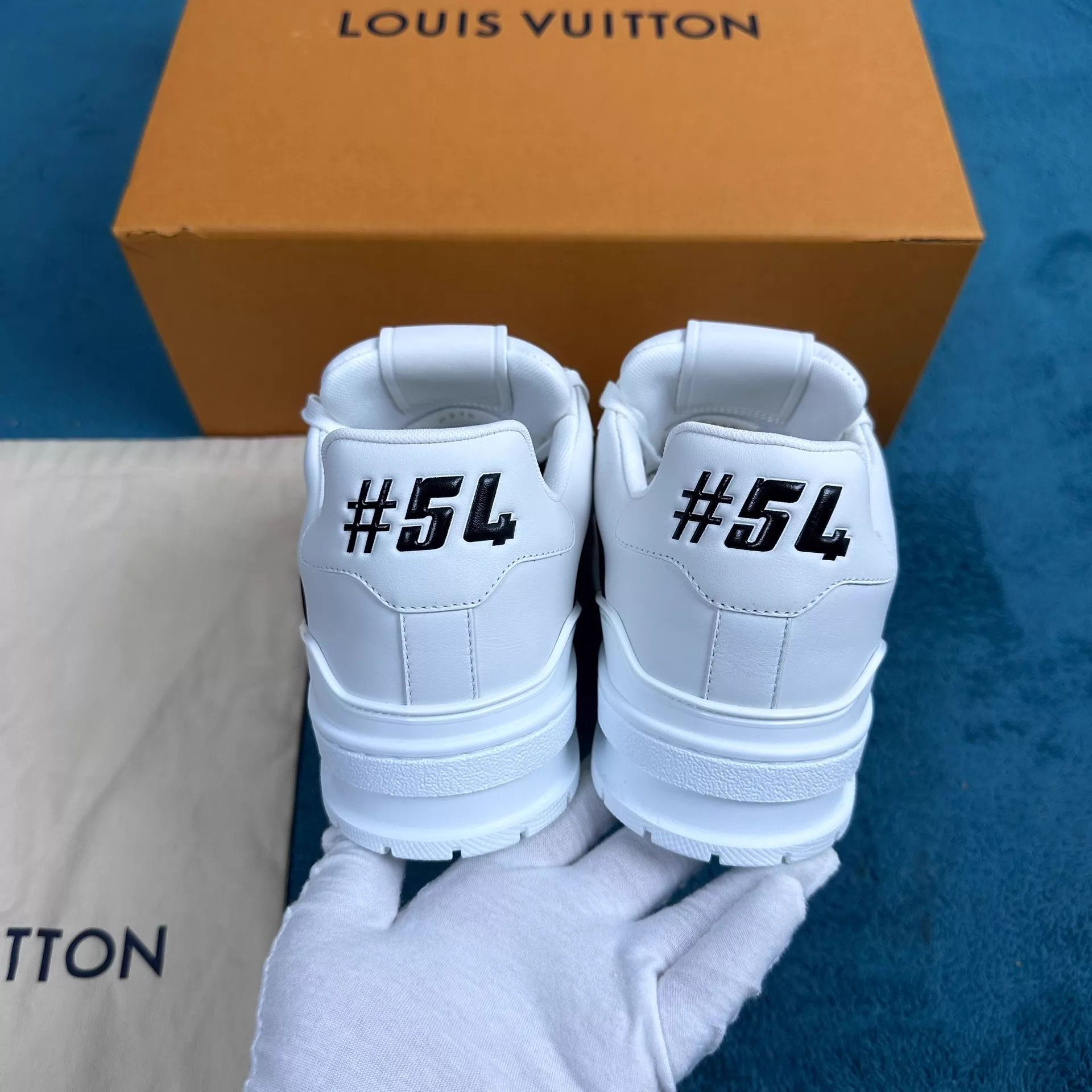 Louis Vuitton LV Trainer 25 Cowhide Logo Print Low Sneaker White 7.5/41.5 Size US 8.5 / EU 41-42 - 4 Thumbnail