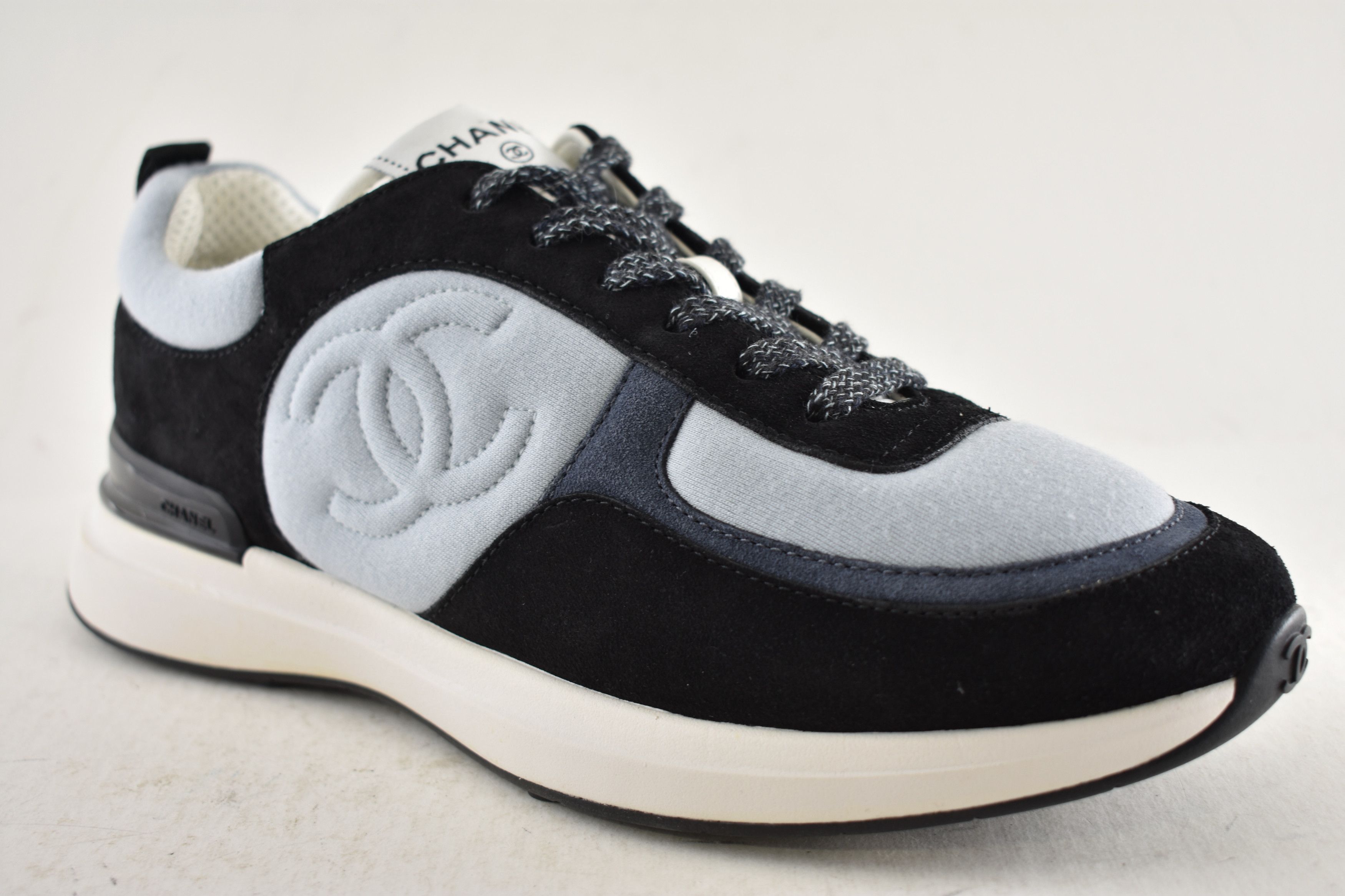 Chanel Chanel 22B Black White CC Logo Suede Flat Trainer Sneaker 40 Size US 10 / IT 40 - 5 Thumbnail