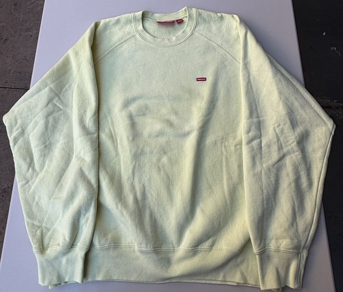 Supreme Crewneck Pale logo box Yellow