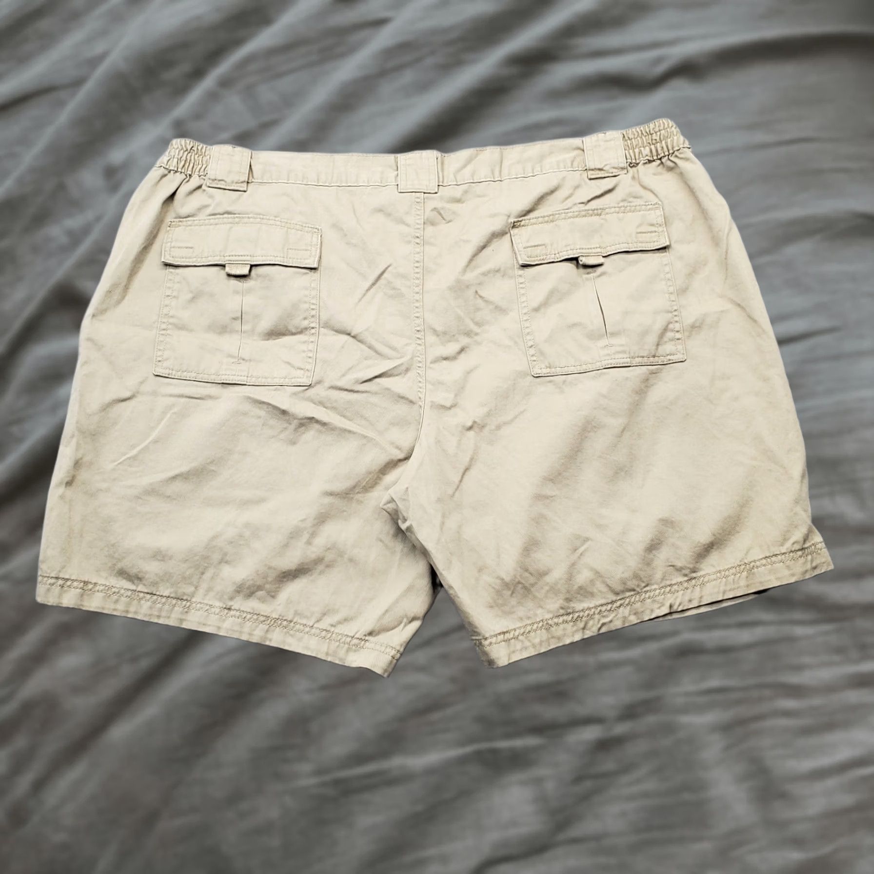 Vintage St. John's Bay Shorts Men 50 Brown Utility Pockets Elastic Waist Classic Fit Shirt Size US 34 / EU 50 - 1 Thumbnail