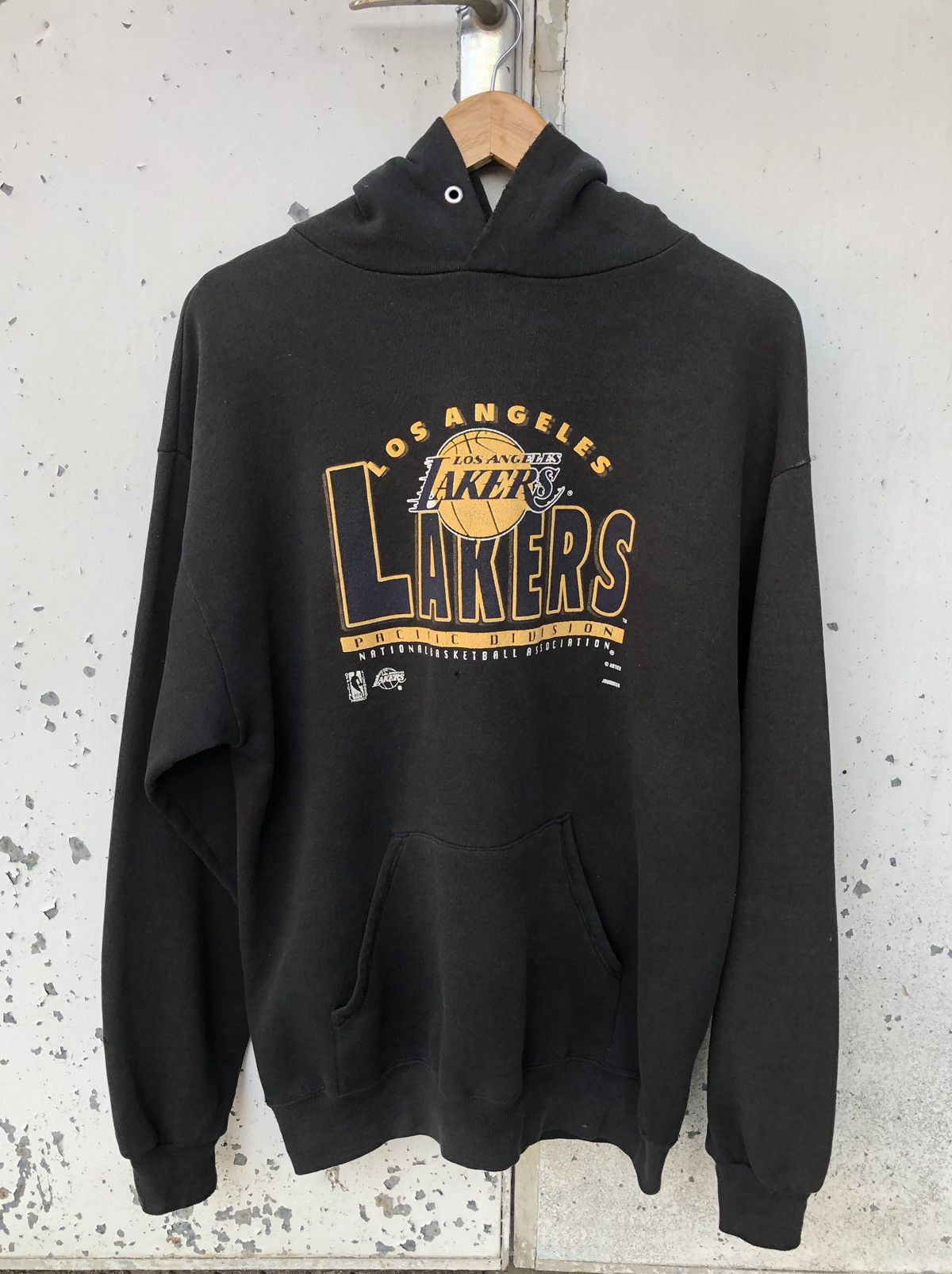 Vintage Vintage Sun Faded 90s NBA Los Angeles Lakers sweater hoodie Size US L / EU 52-54 / 3 - 1 Thumbnail
