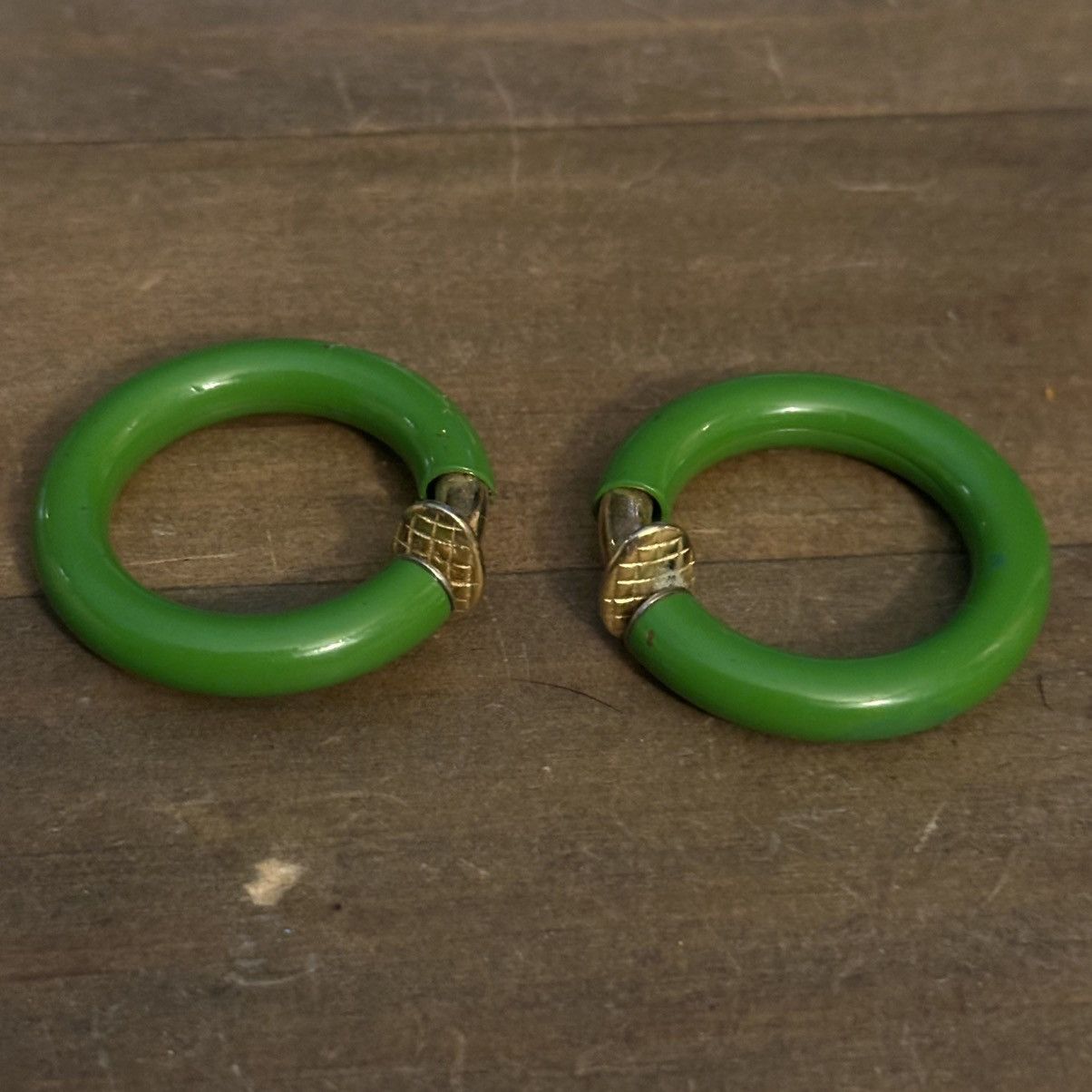 Vintage Vintage 60’s green enamel clip on hoop earrings Size ONE SIZE - 4 Thumbnail