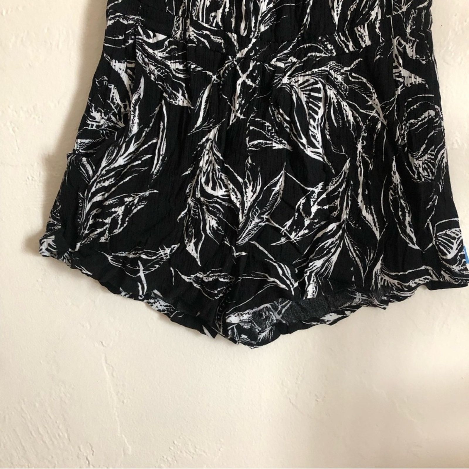 Other Kye Mi Black White Floral Short Sleeve Jumpsuit Romper Size 34" / US 12 / IT 48 - 2 Thumbnail