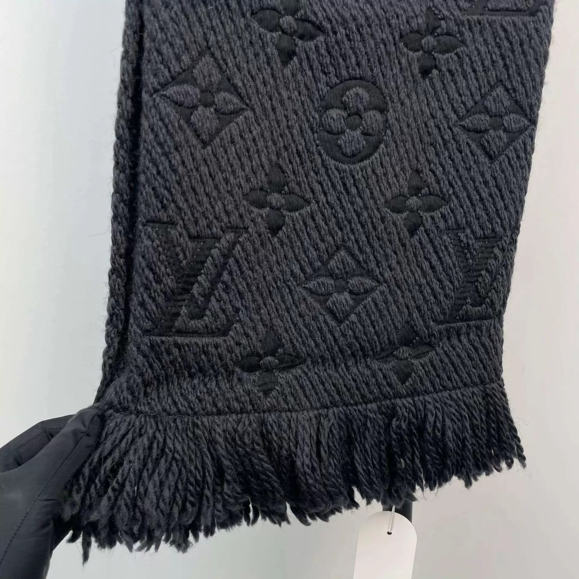 Louis Vuitton LV Black Wool Scarf Size ONE SIZE - 5 Thumbnail