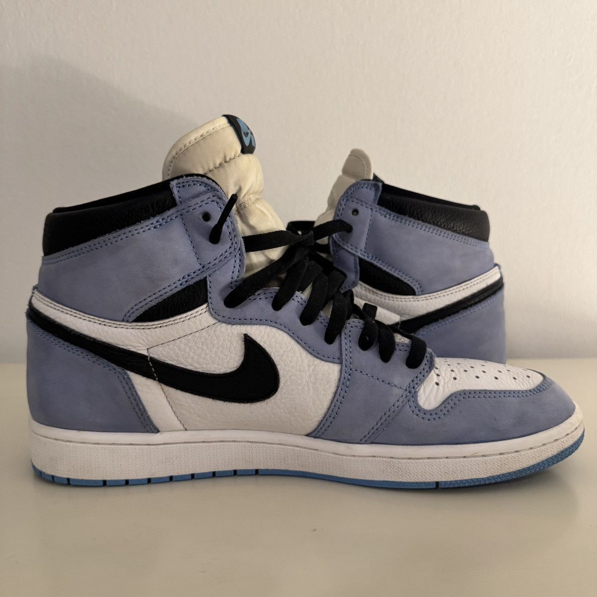Jordan Brand × Nike A1 Jordan Retro 1 University Blue Size US 12 / EU 45 - 2 Thumbnail